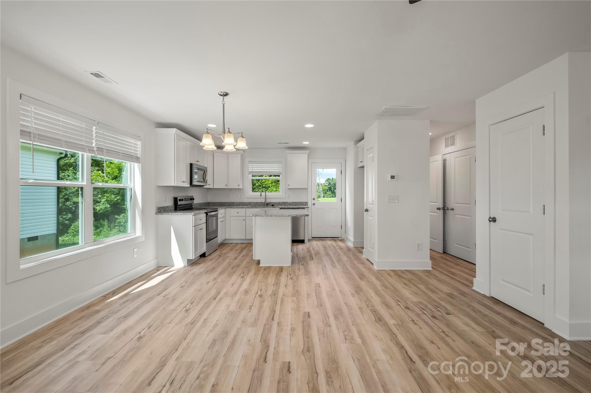 207 S Slack Street Property Photo 6
