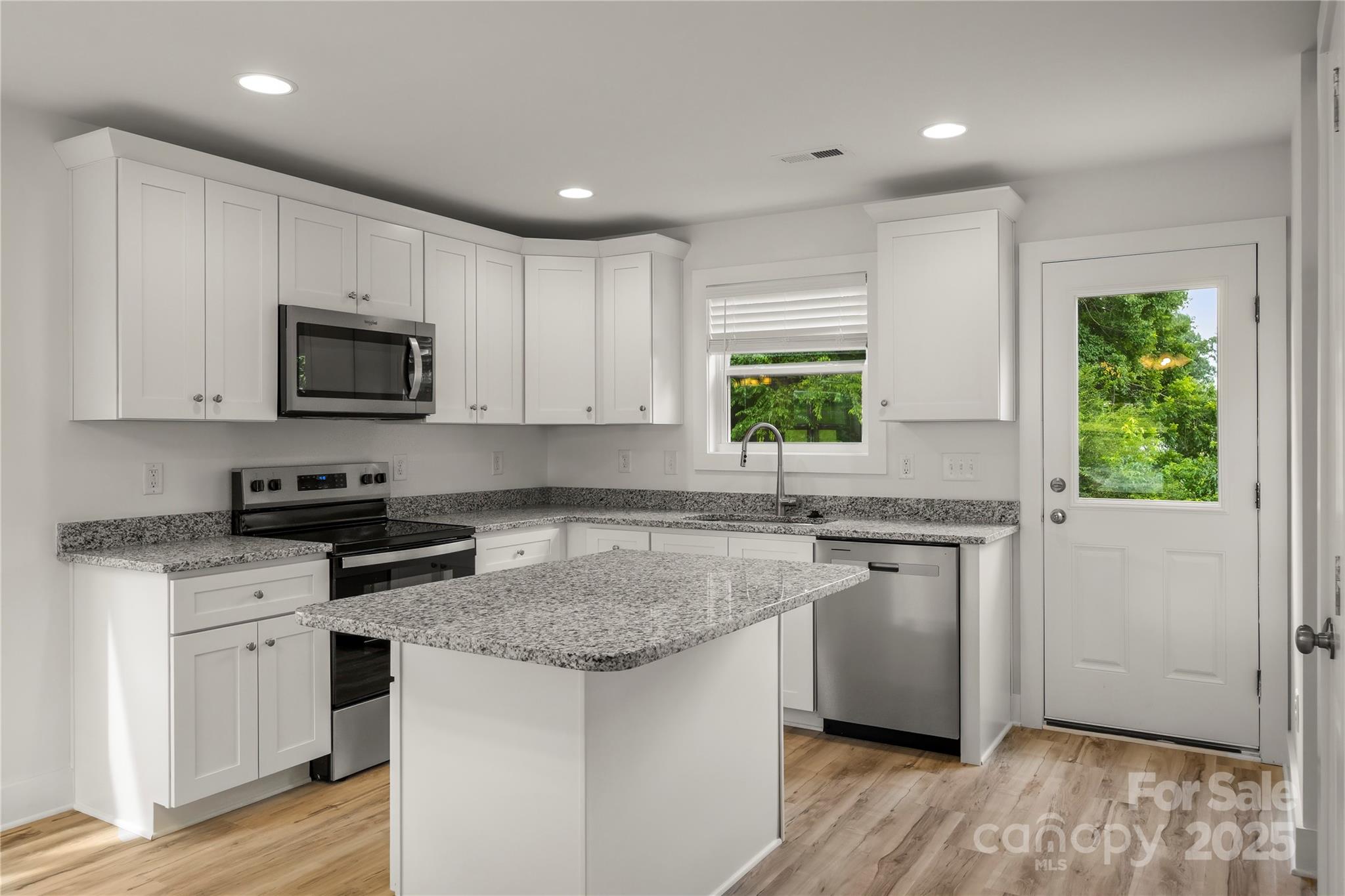 207 S Slack Street Property Photo 8