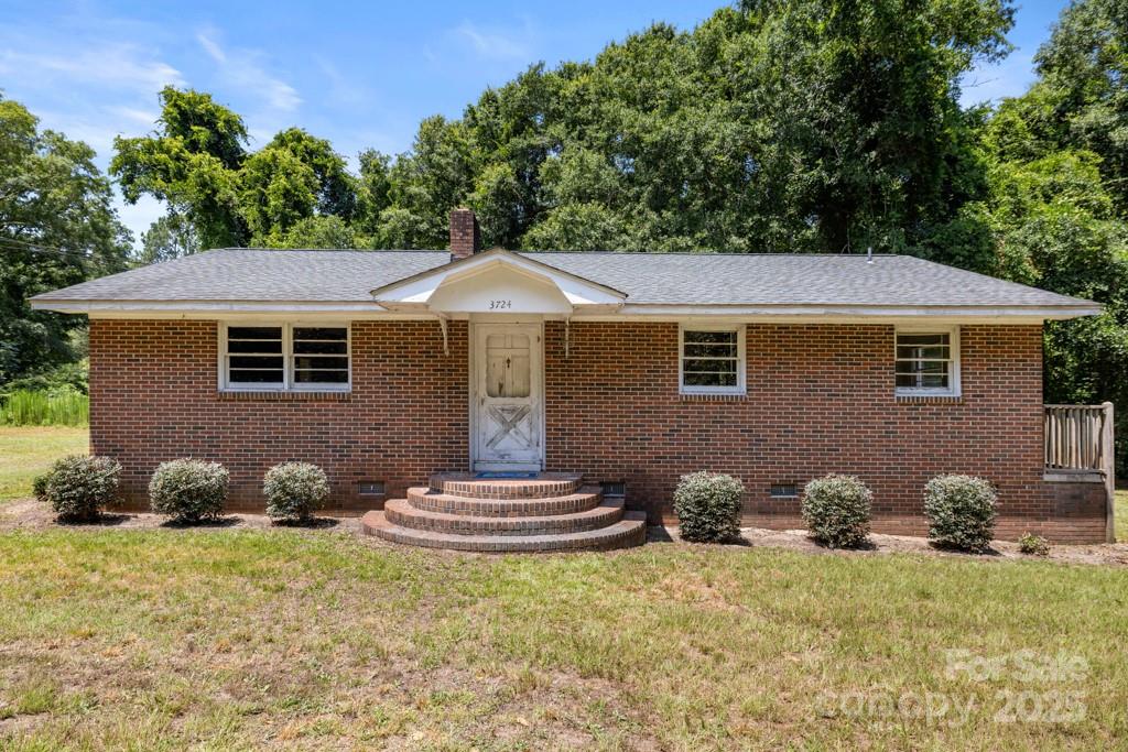 3724 Tadlock Road Property Photo 1