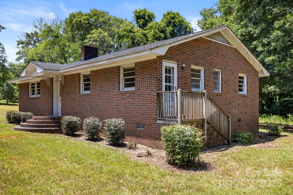 3724 Tadlock Road Property Photo 2