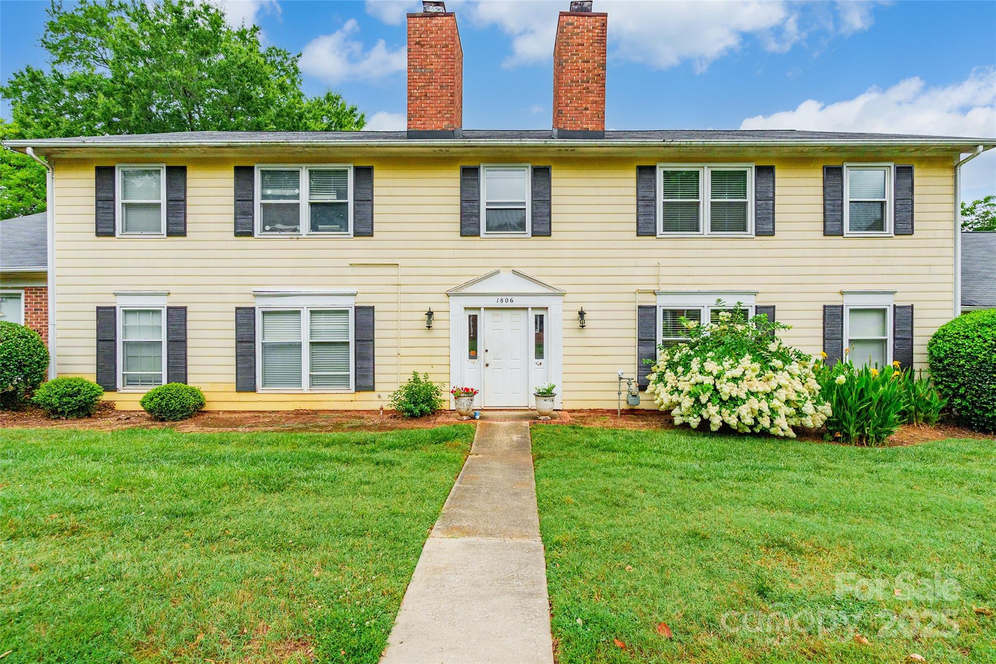 1806 Ebenezer Road E Property Photo 2