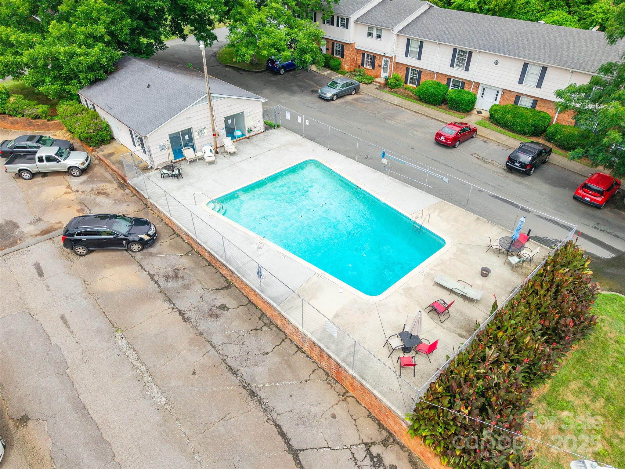 1806 Ebenezer Road E Property Photo 23