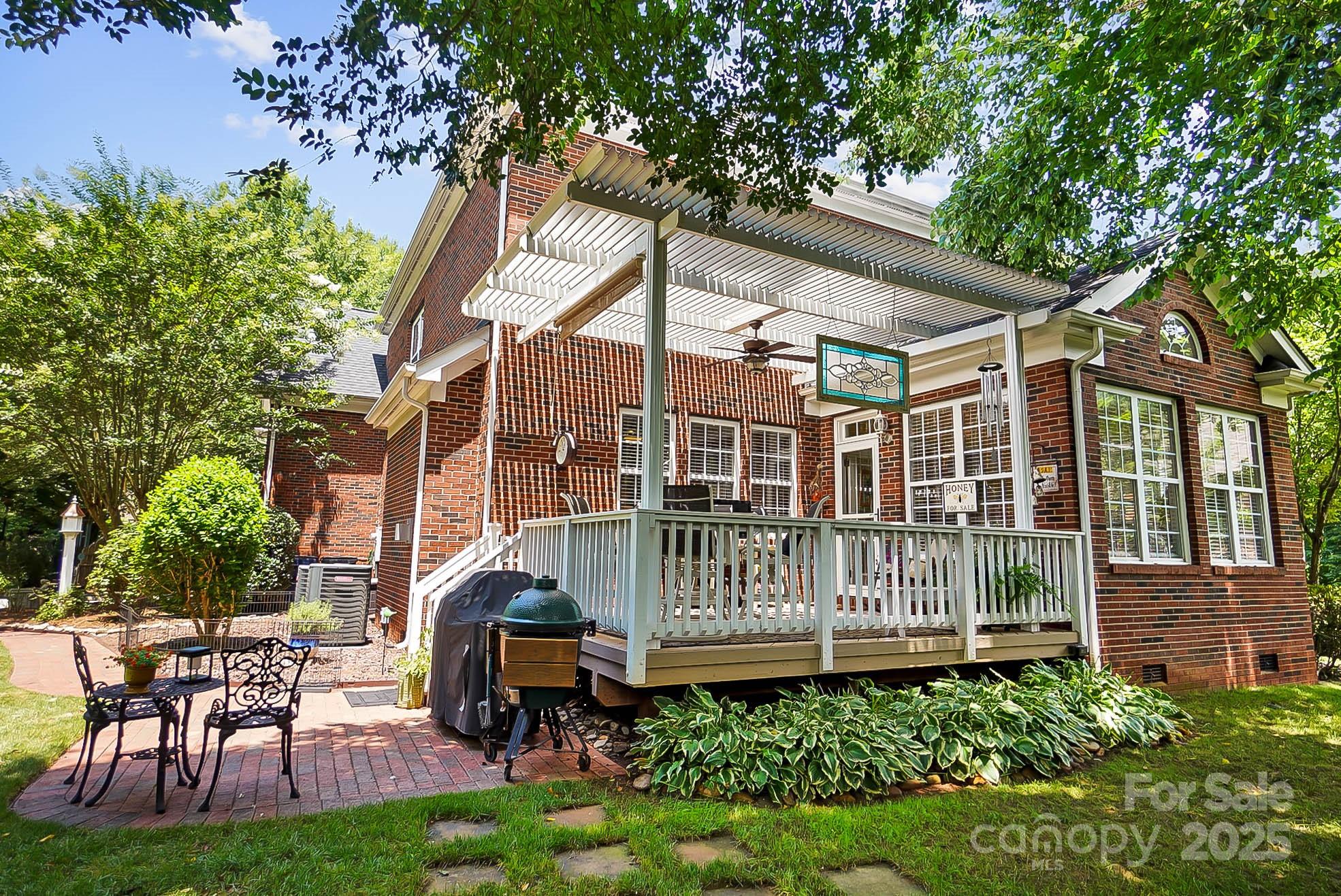 15933 Glen Miro Drive Property Photo 10