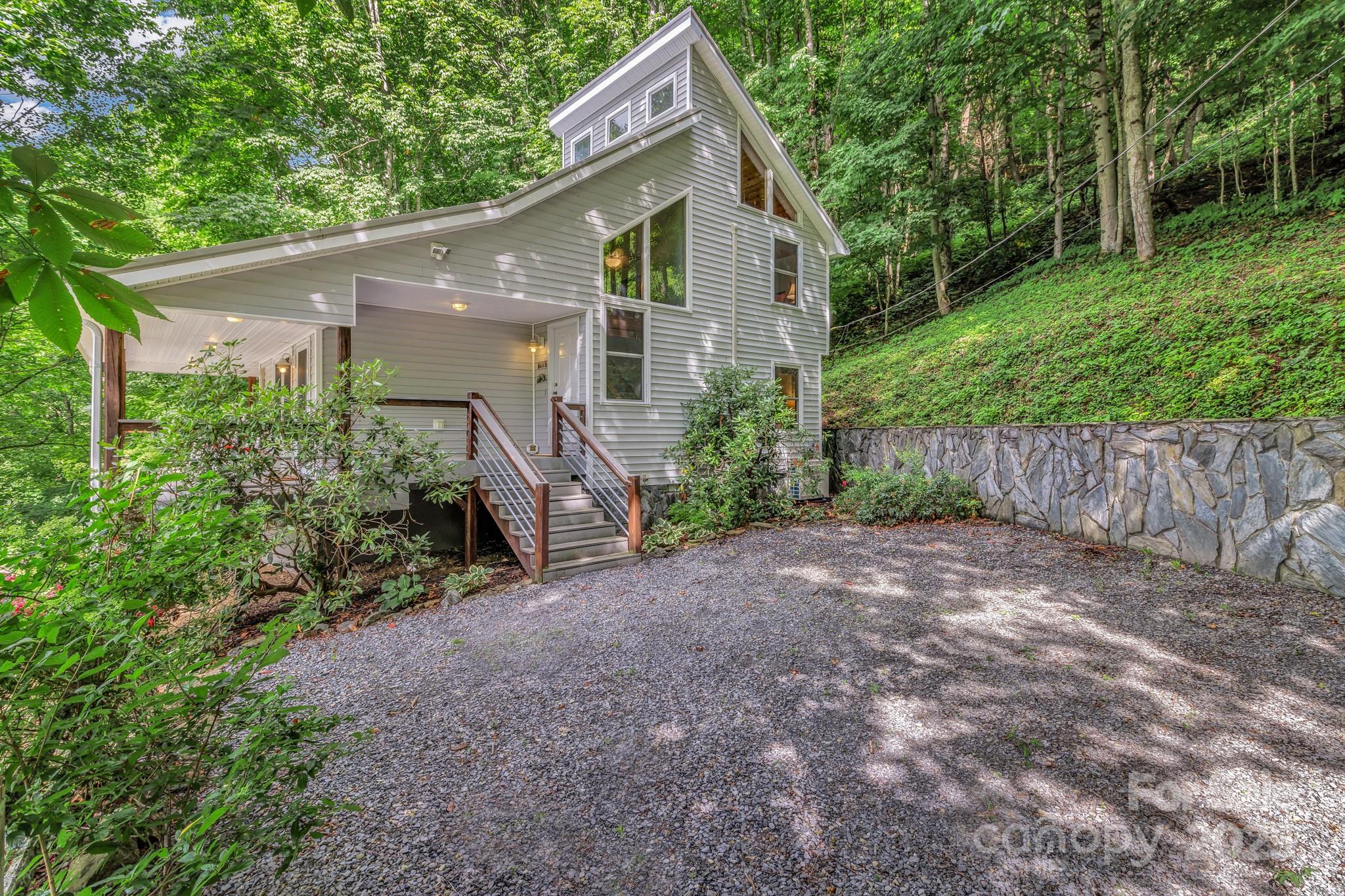 535 Rocky Top Road Property Photo 2