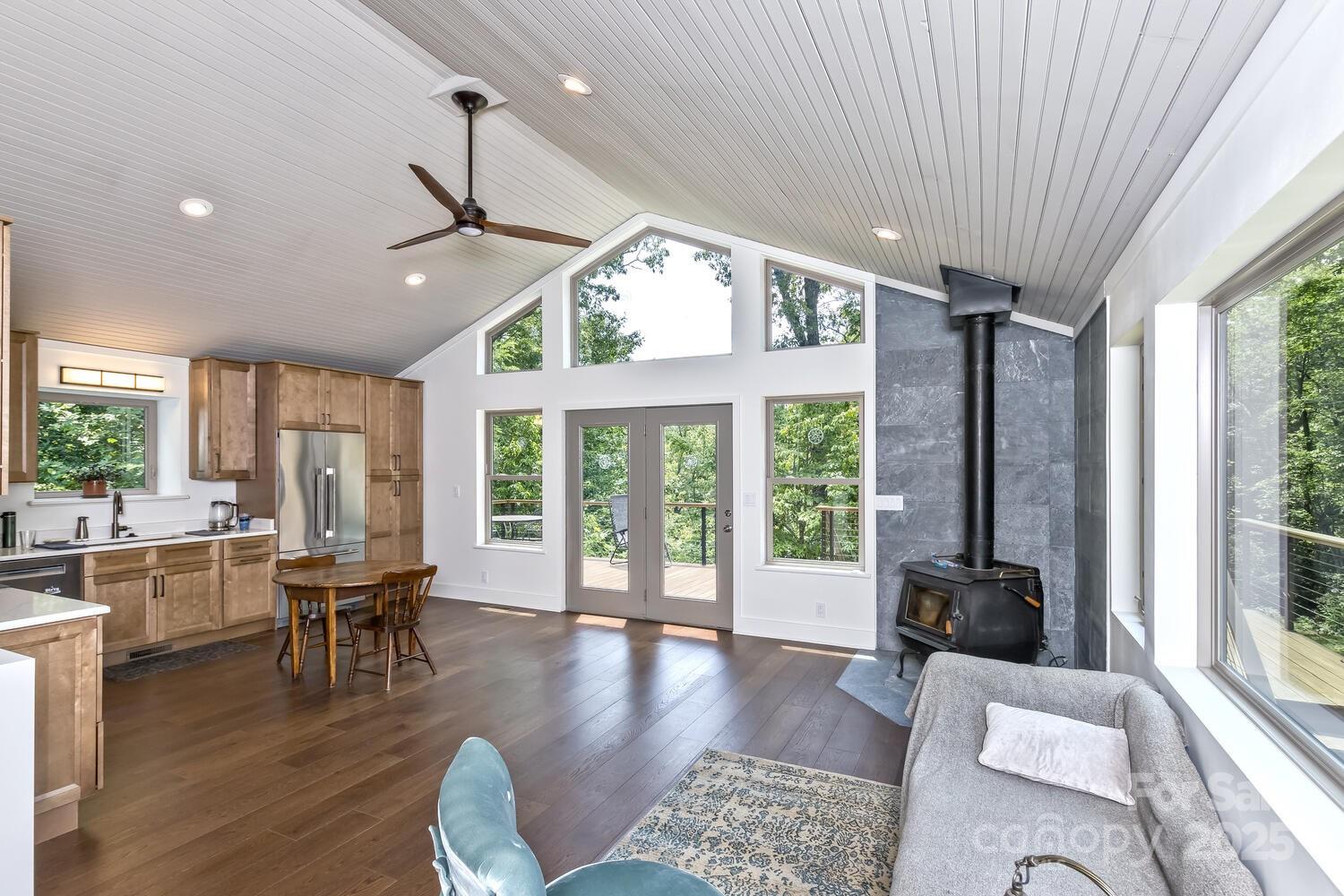 126 And 111 Visionview Way Property Photo 4