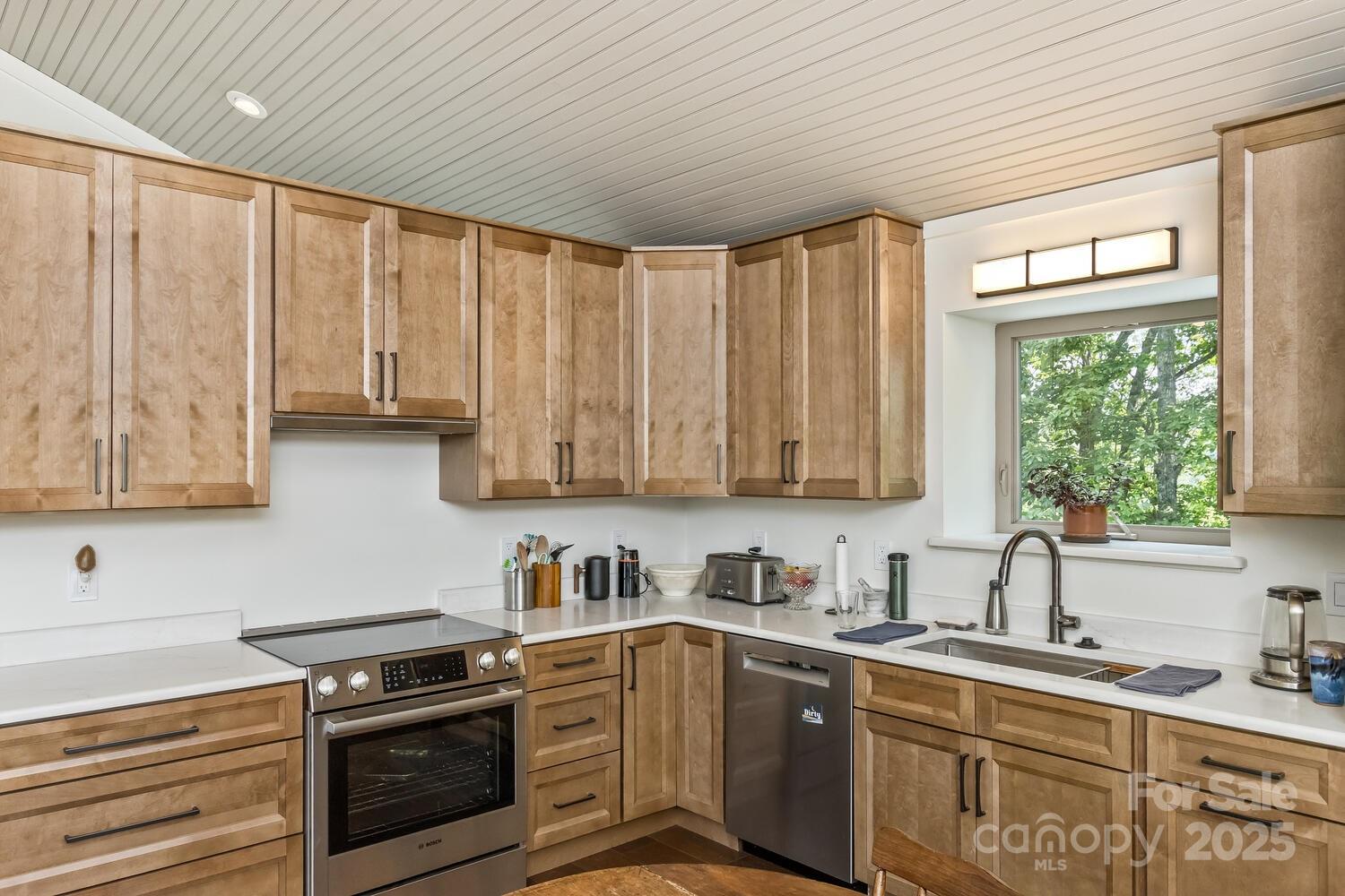 126 And 111 Visionview Way Property Photo 6