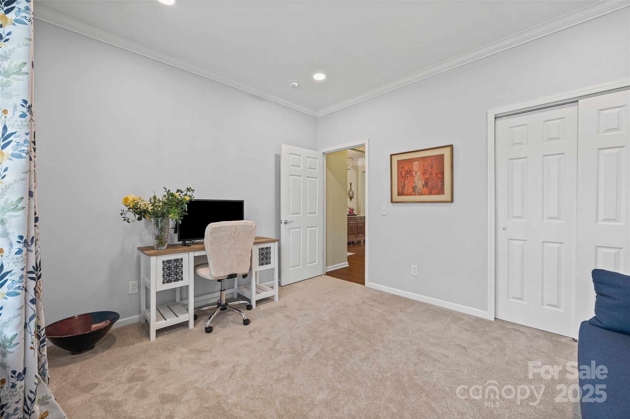 2035 Kennedy Drive Property Photo 8