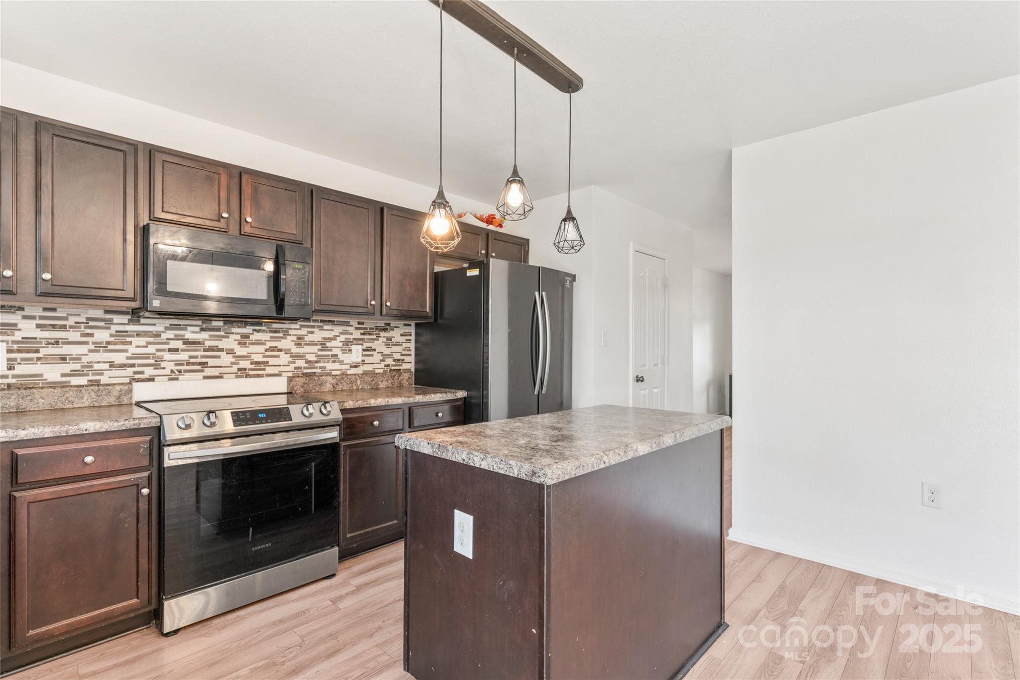 1813 Eastway Drive Property Photo 8