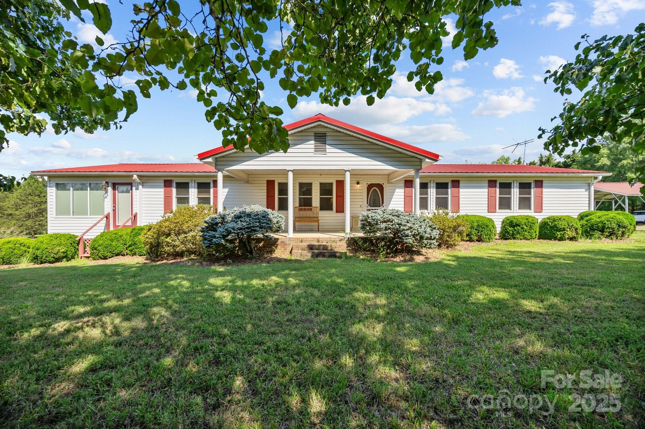 976 Howell Road Property Photo 1