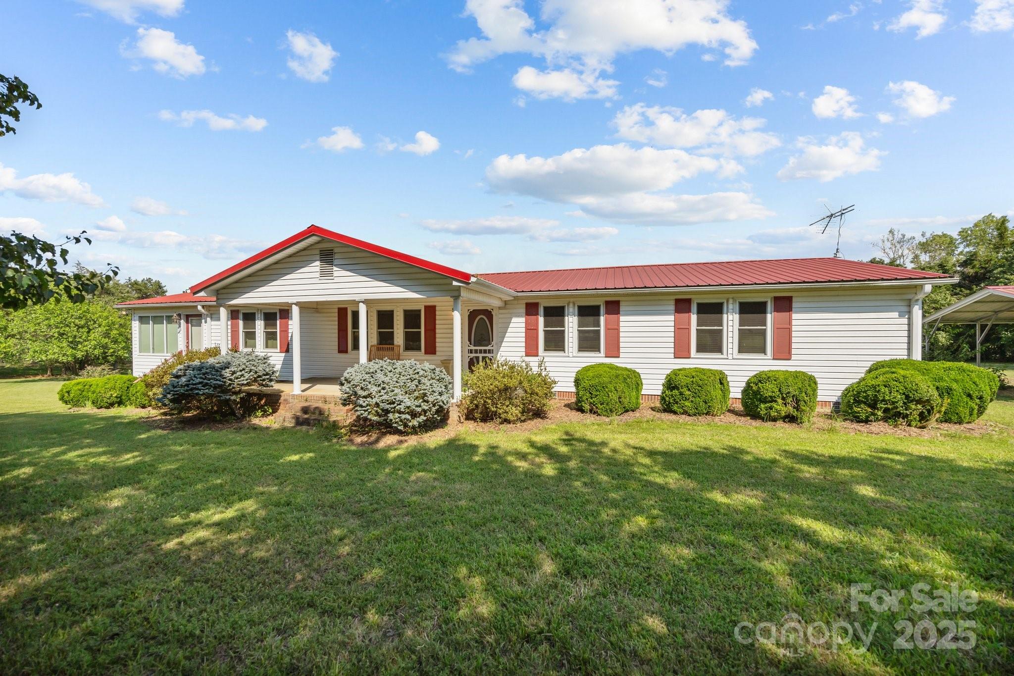 976 Howell Road Property Photo 2