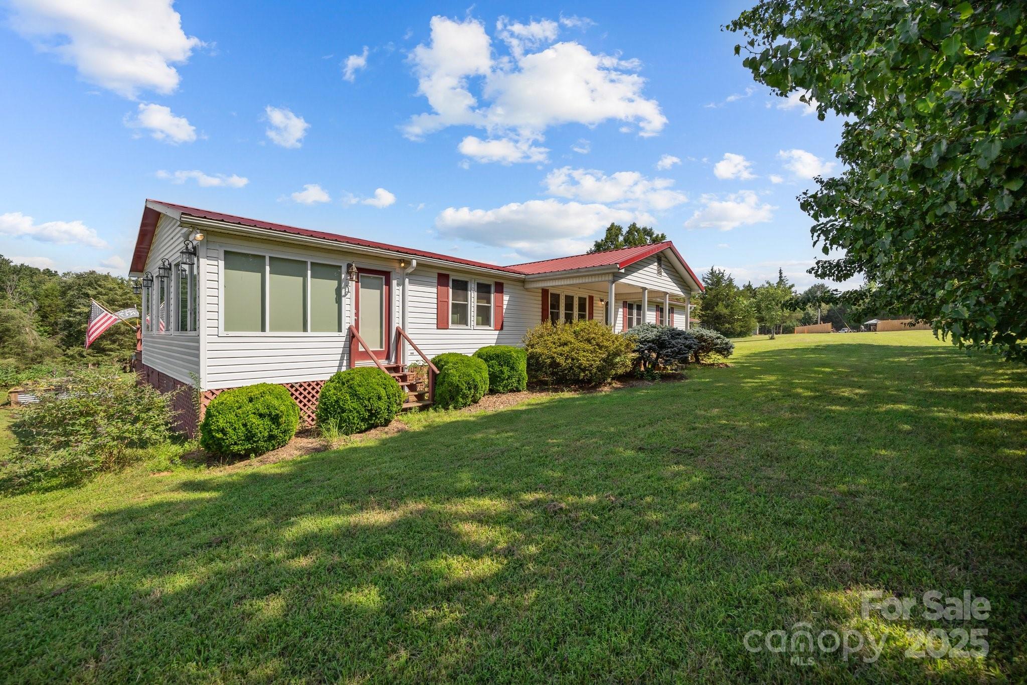 976 Howell Road Property Photo 3