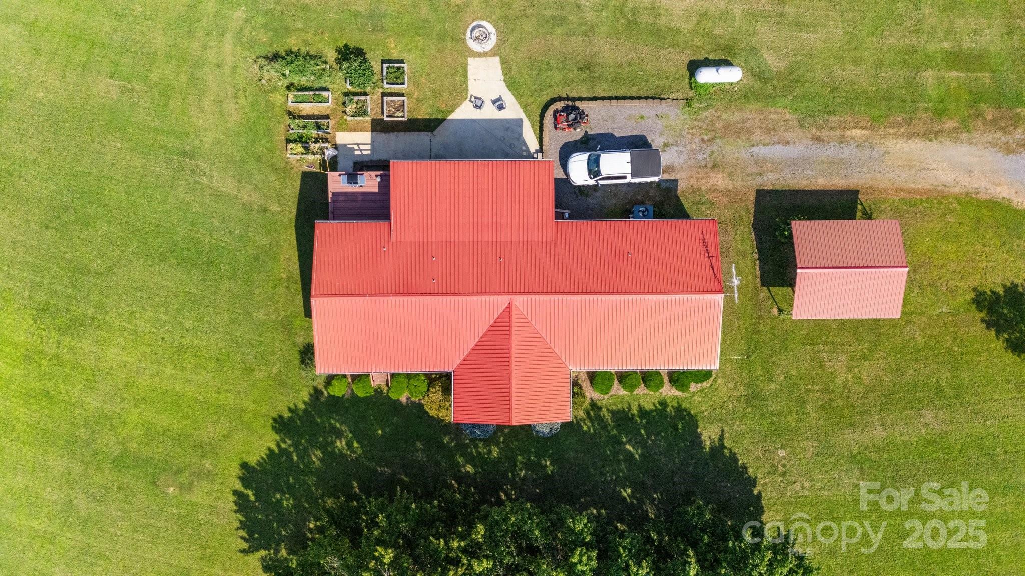 976 Howell Road Property Photo 4