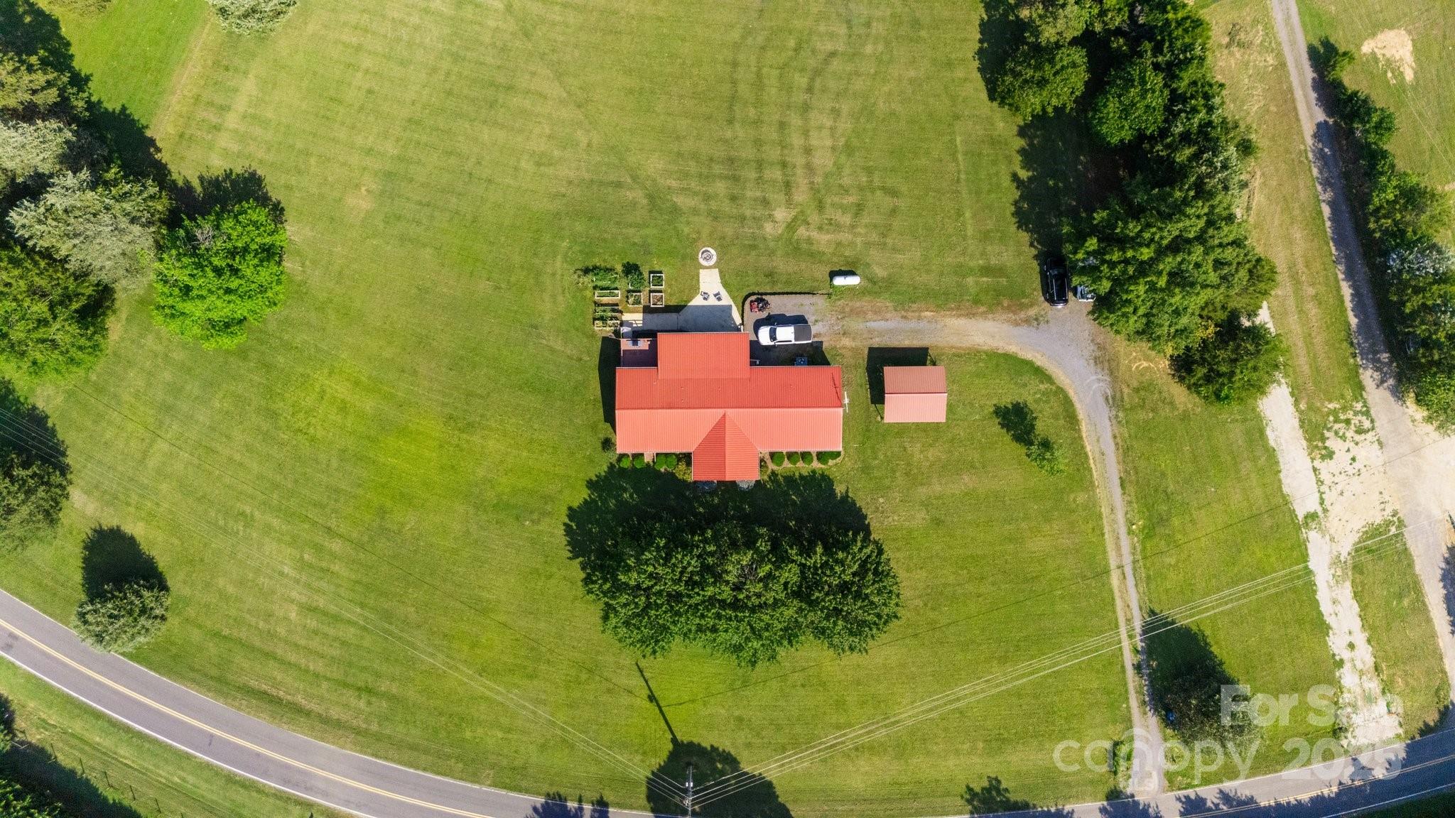 976 Howell Road Property Photo 6