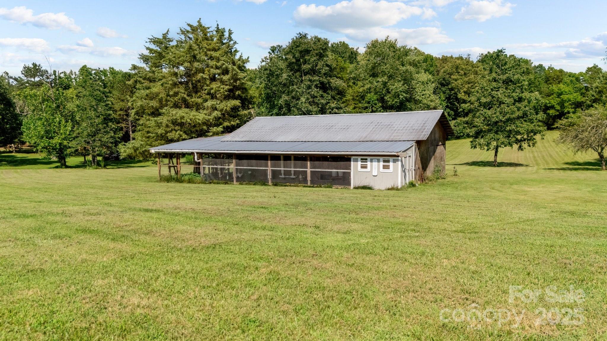 976 Howell Road Property Photo 7