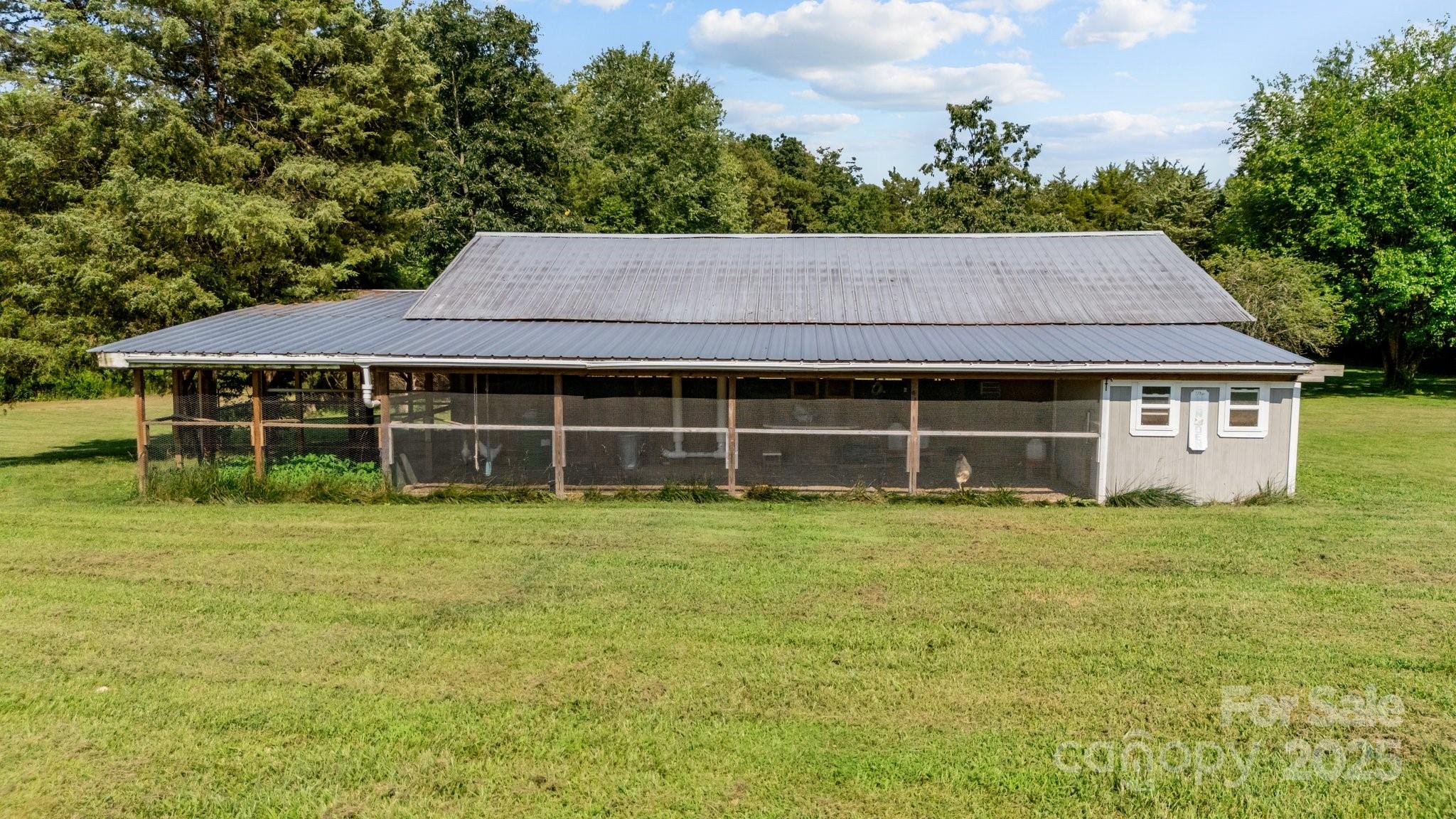 976 Howell Road Property Photo 8