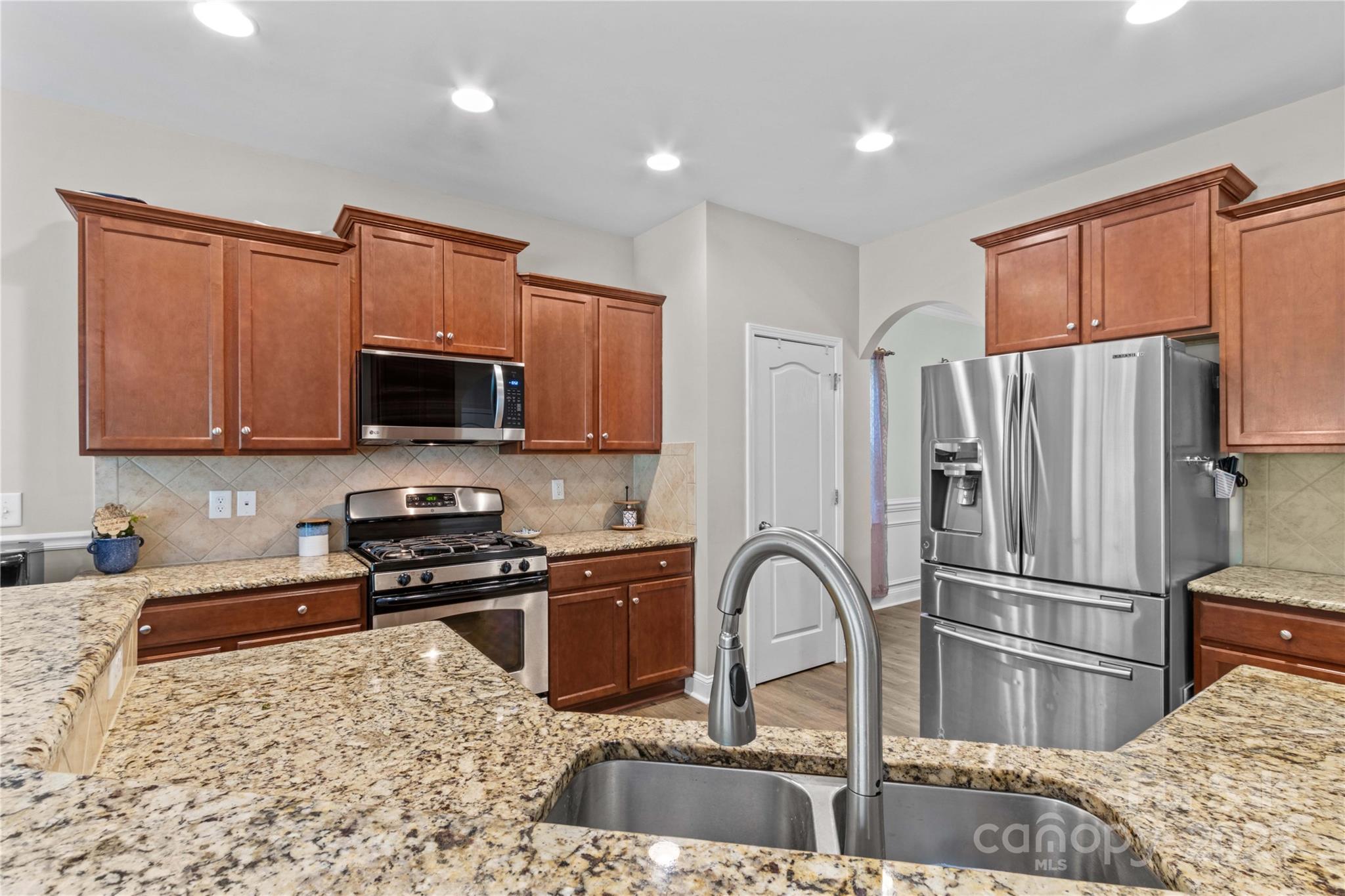 130 E Warfield Drive Property Photo 11