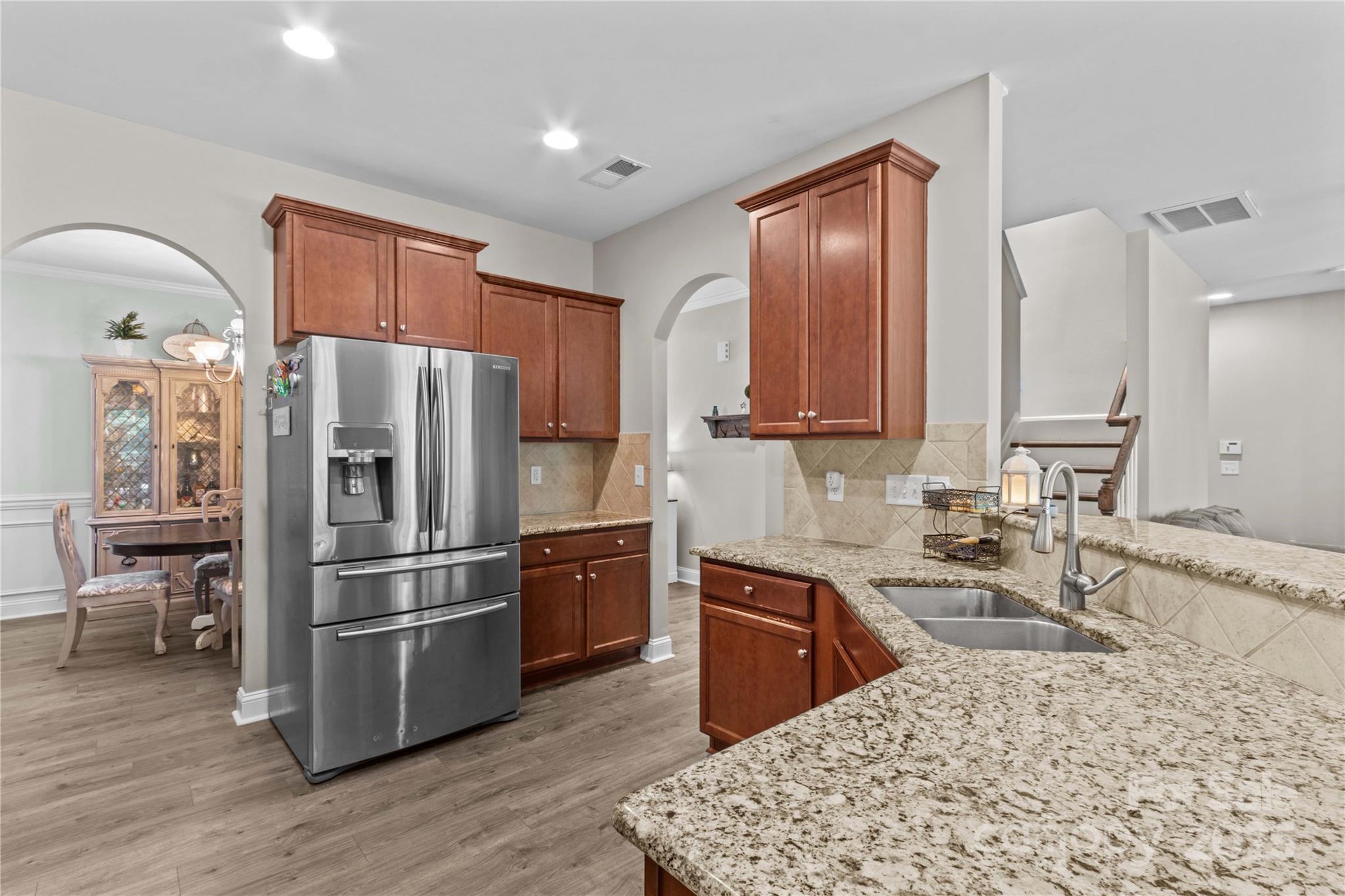 130 E Warfield Drive Property Photo 14
