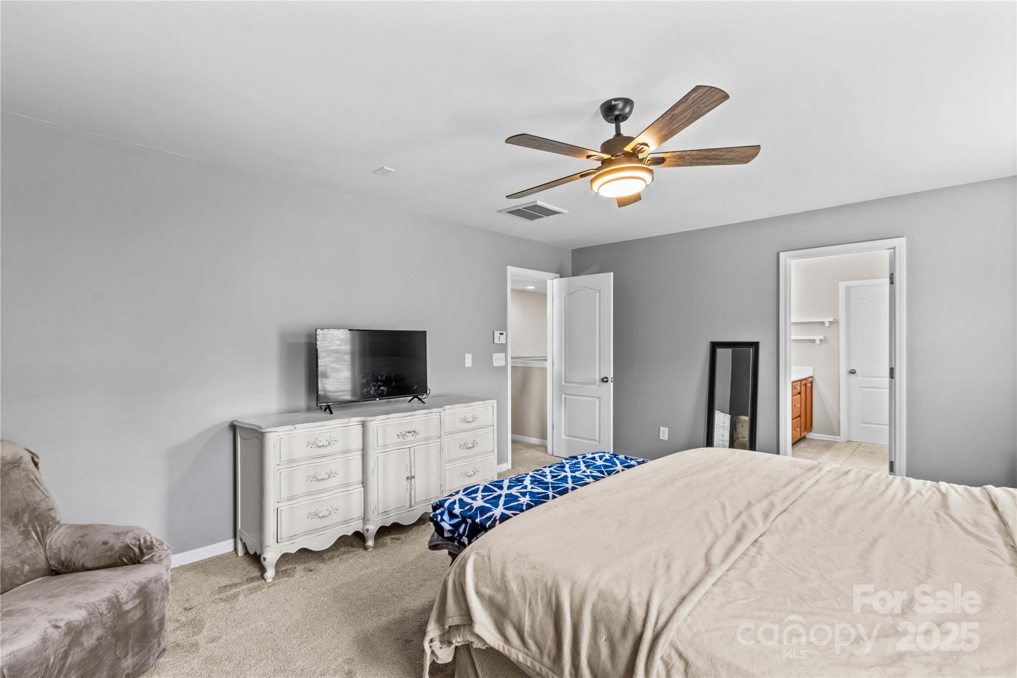 130 E Warfield Drive Property Photo 24