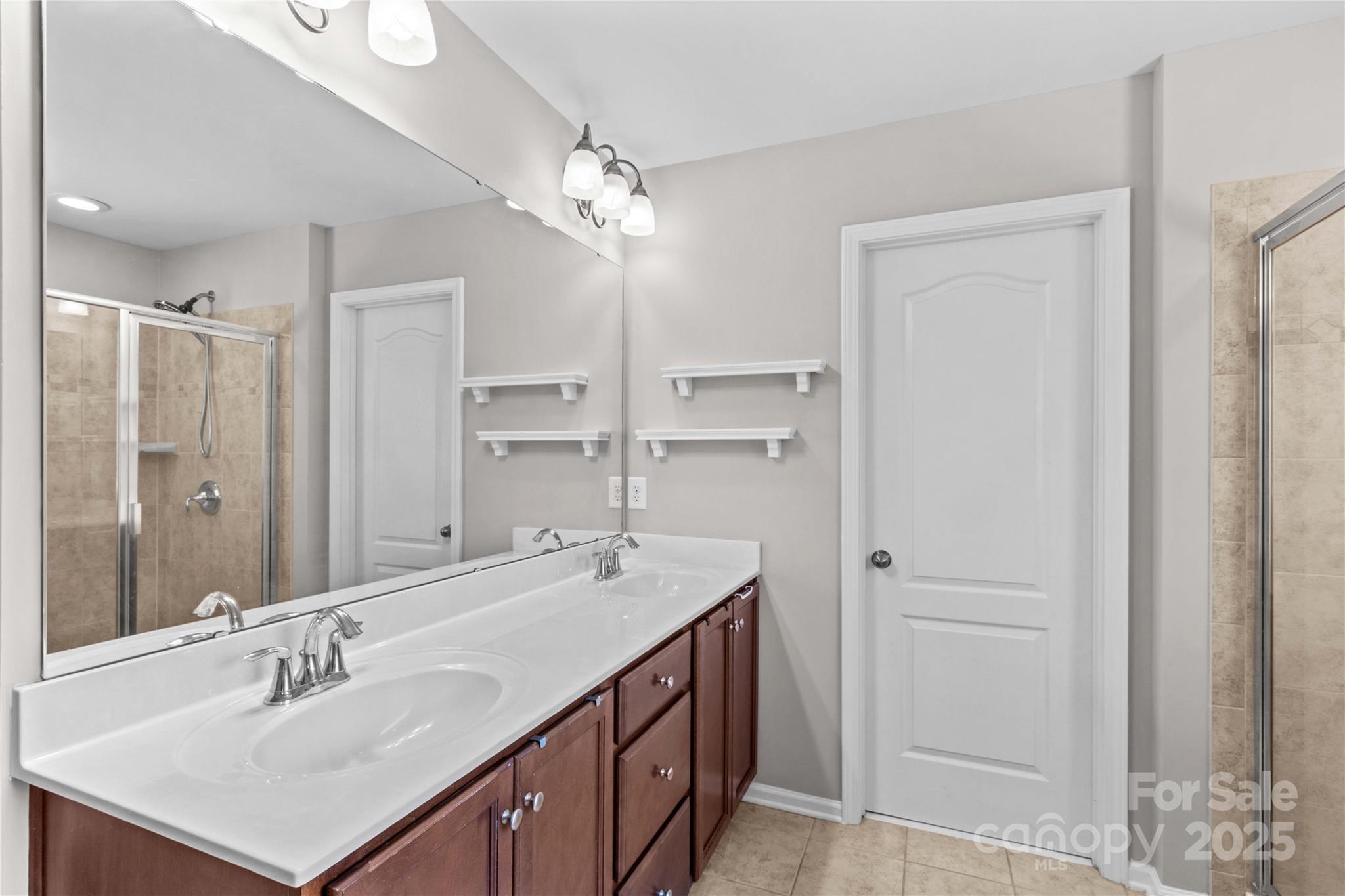130 E Warfield Drive Property Photo 25
