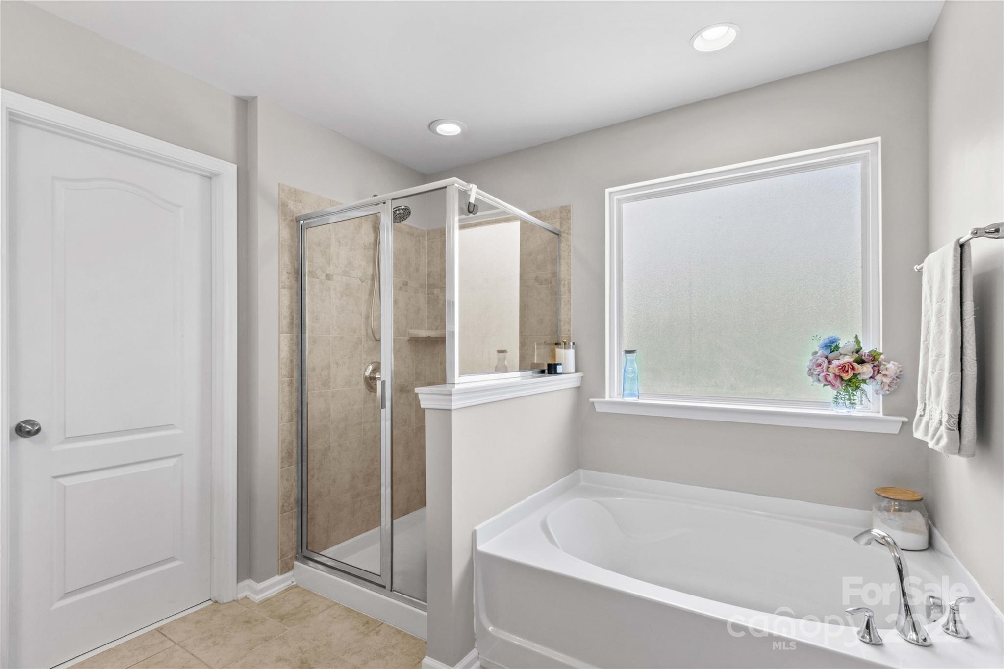130 E Warfield Drive Property Photo 26