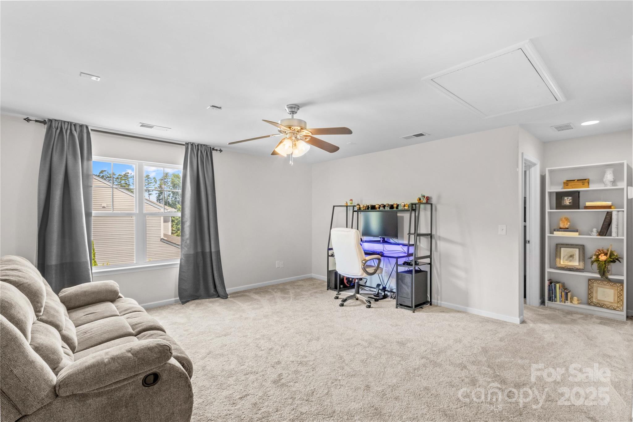 130 E Warfield Drive Property Photo 28