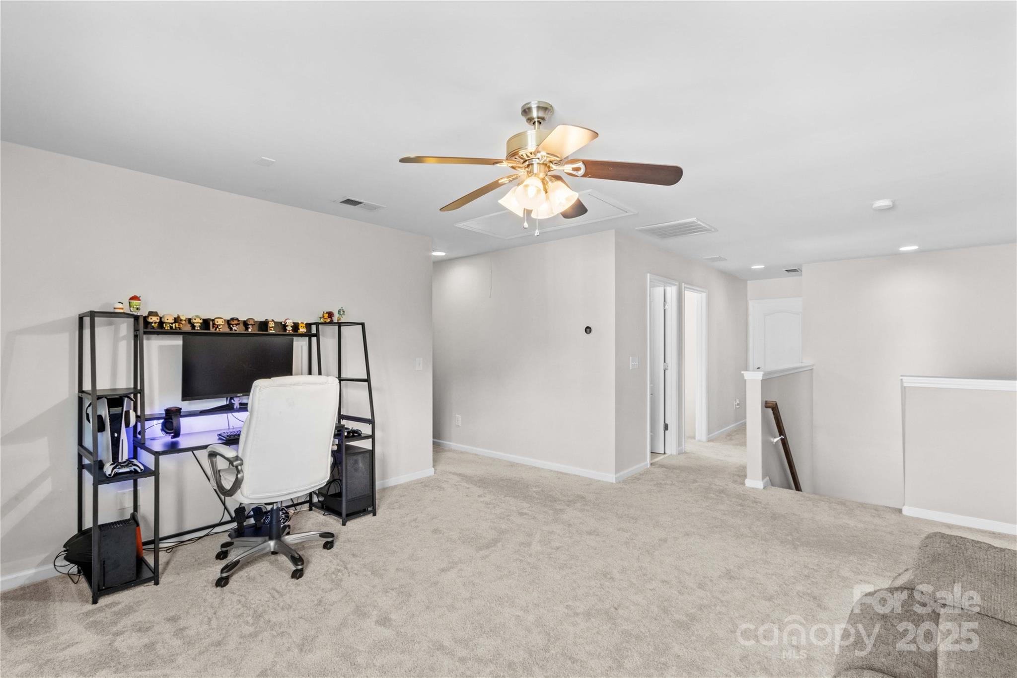 130 E Warfield Drive Property Photo 30