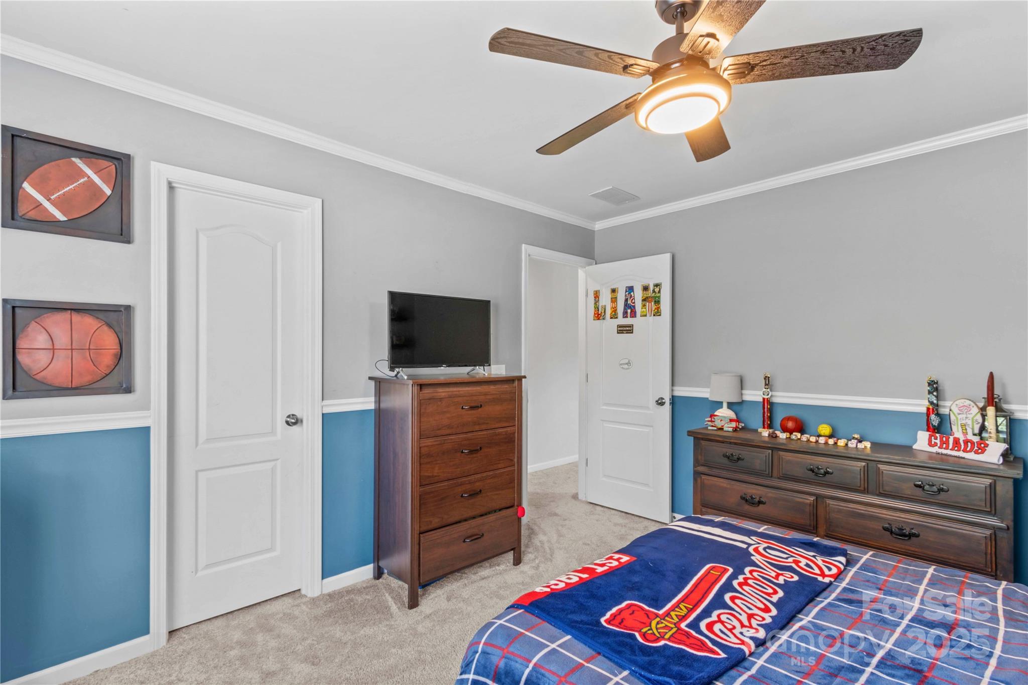 130 E Warfield Drive Property Photo 36