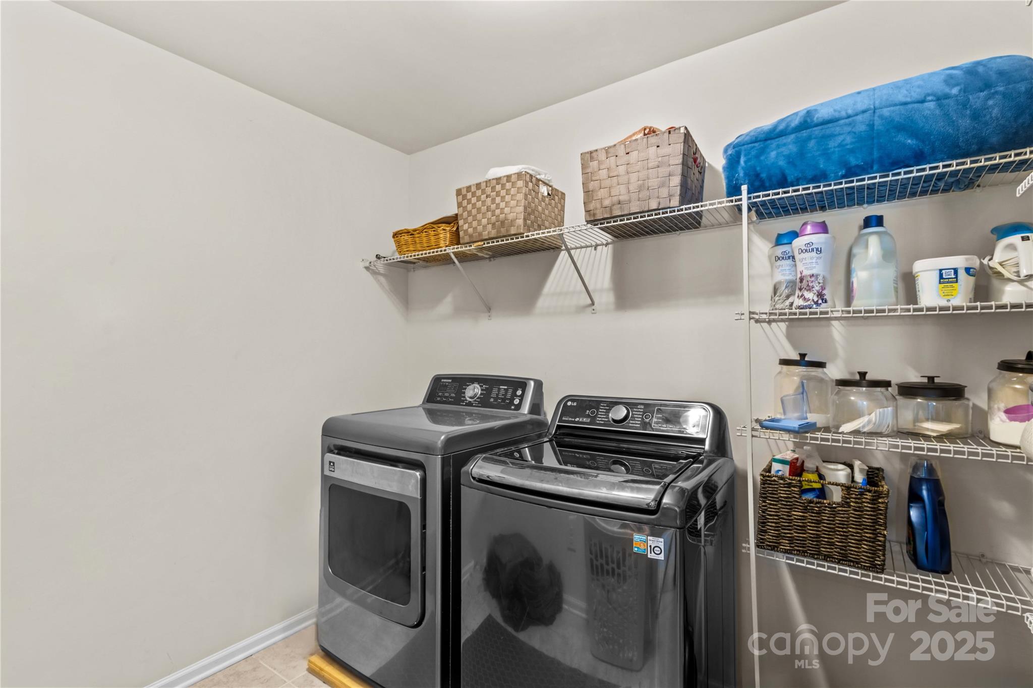 130 E Warfield Drive Property Photo 37
