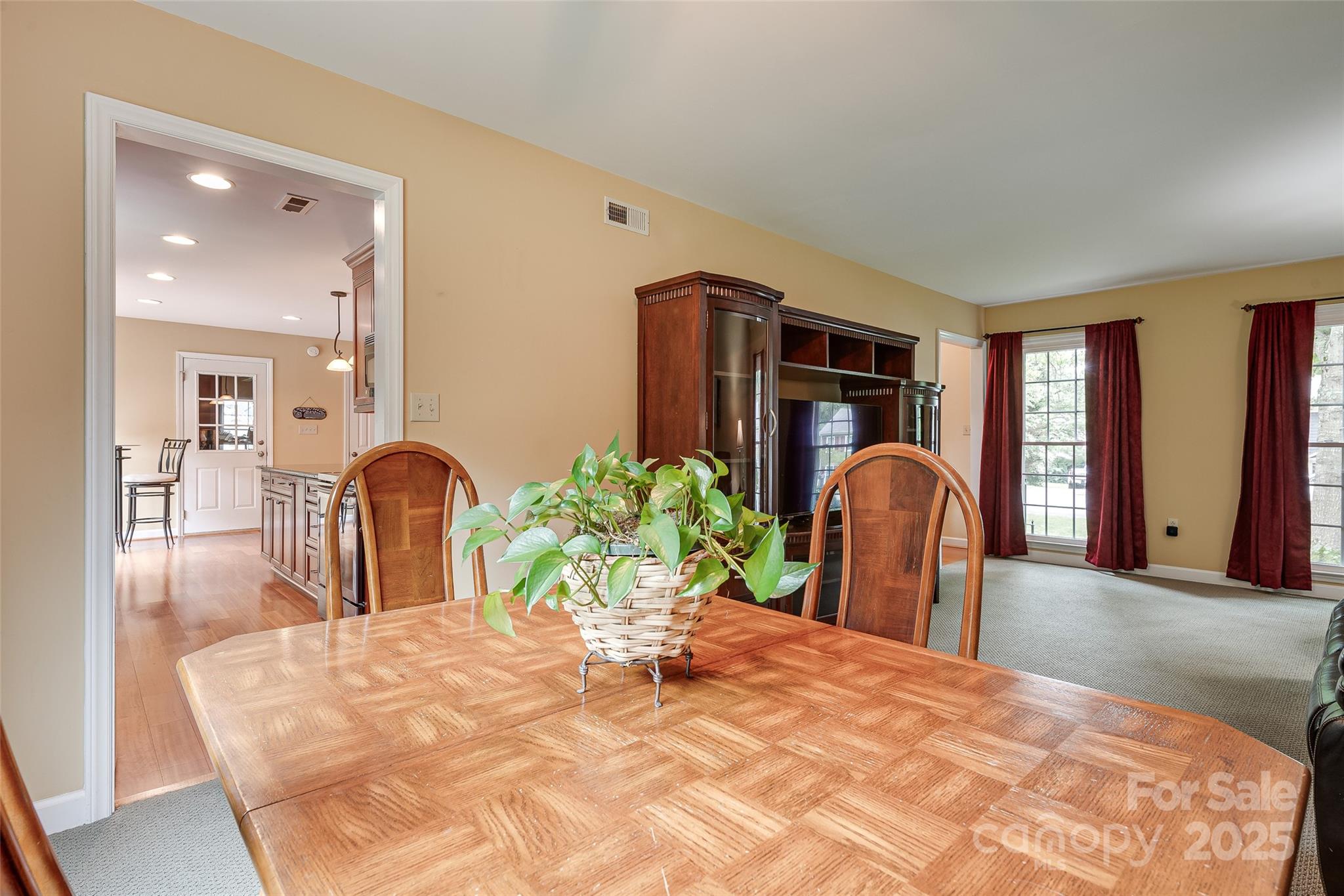 4308 Saxonbury Way Property Photo 14
