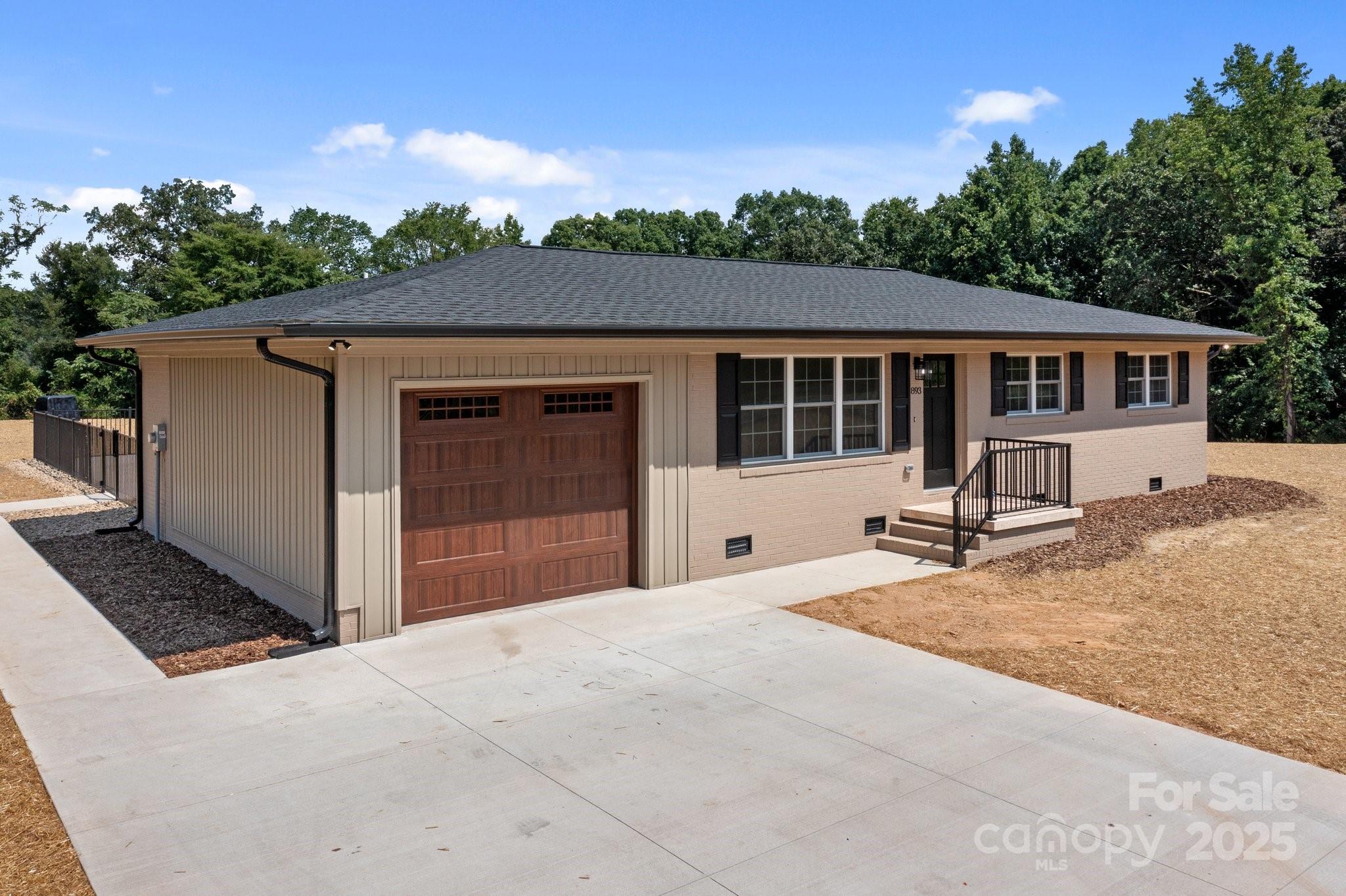 893 Chief Thomas Road Property Photo 1