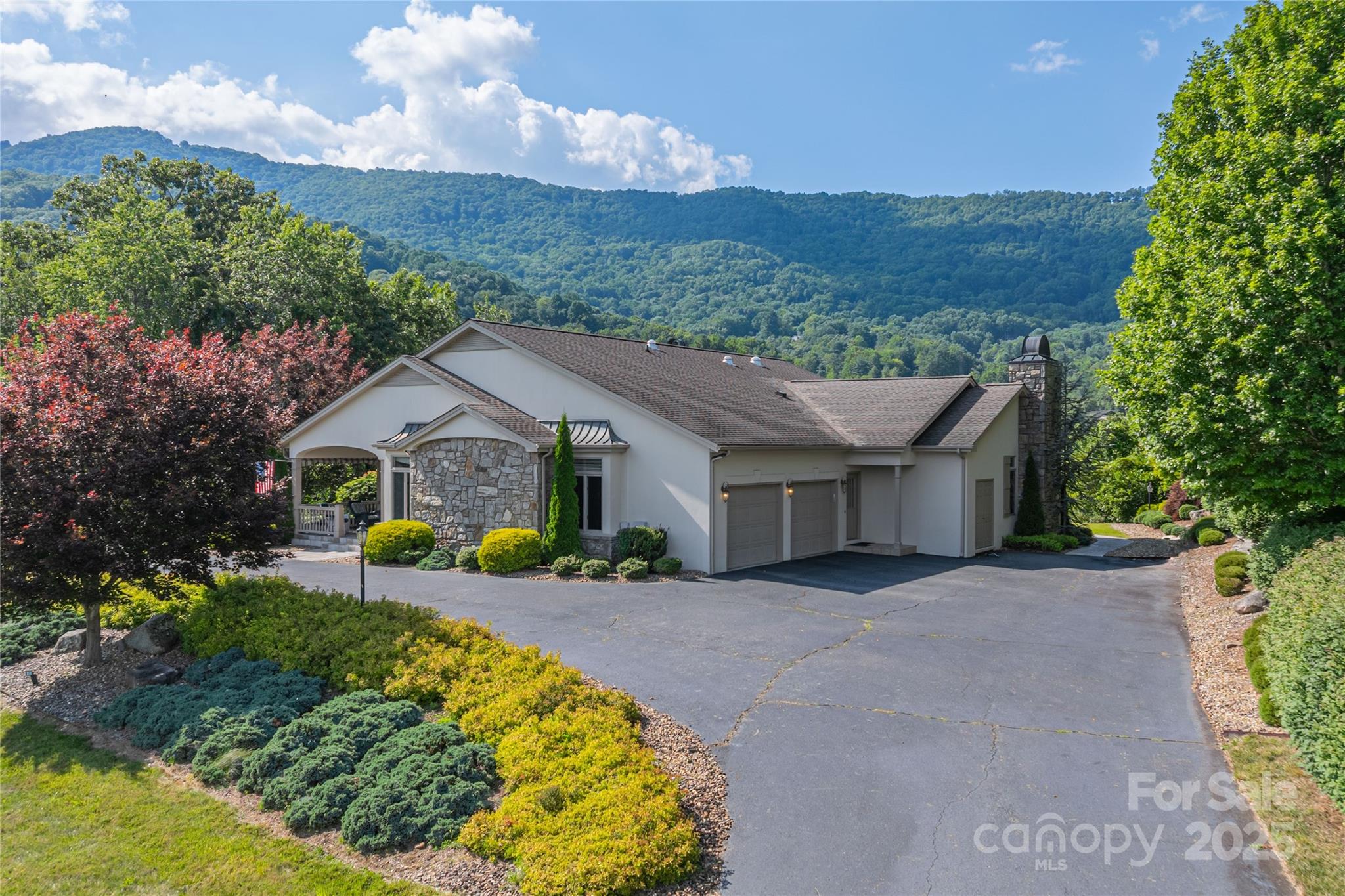 31 Chickering Lane Property Photo
