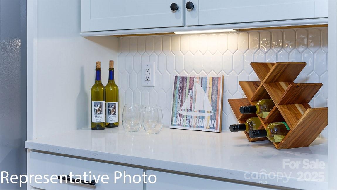 7649 Bainbridge Road Property Photo 11