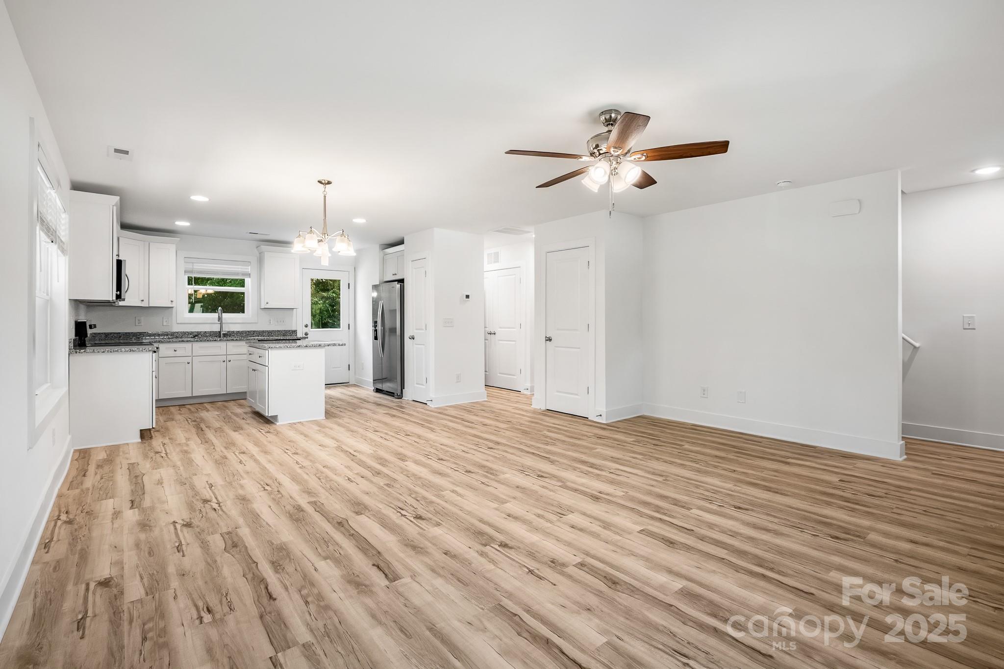 405 E Holly Street Property Photo 10