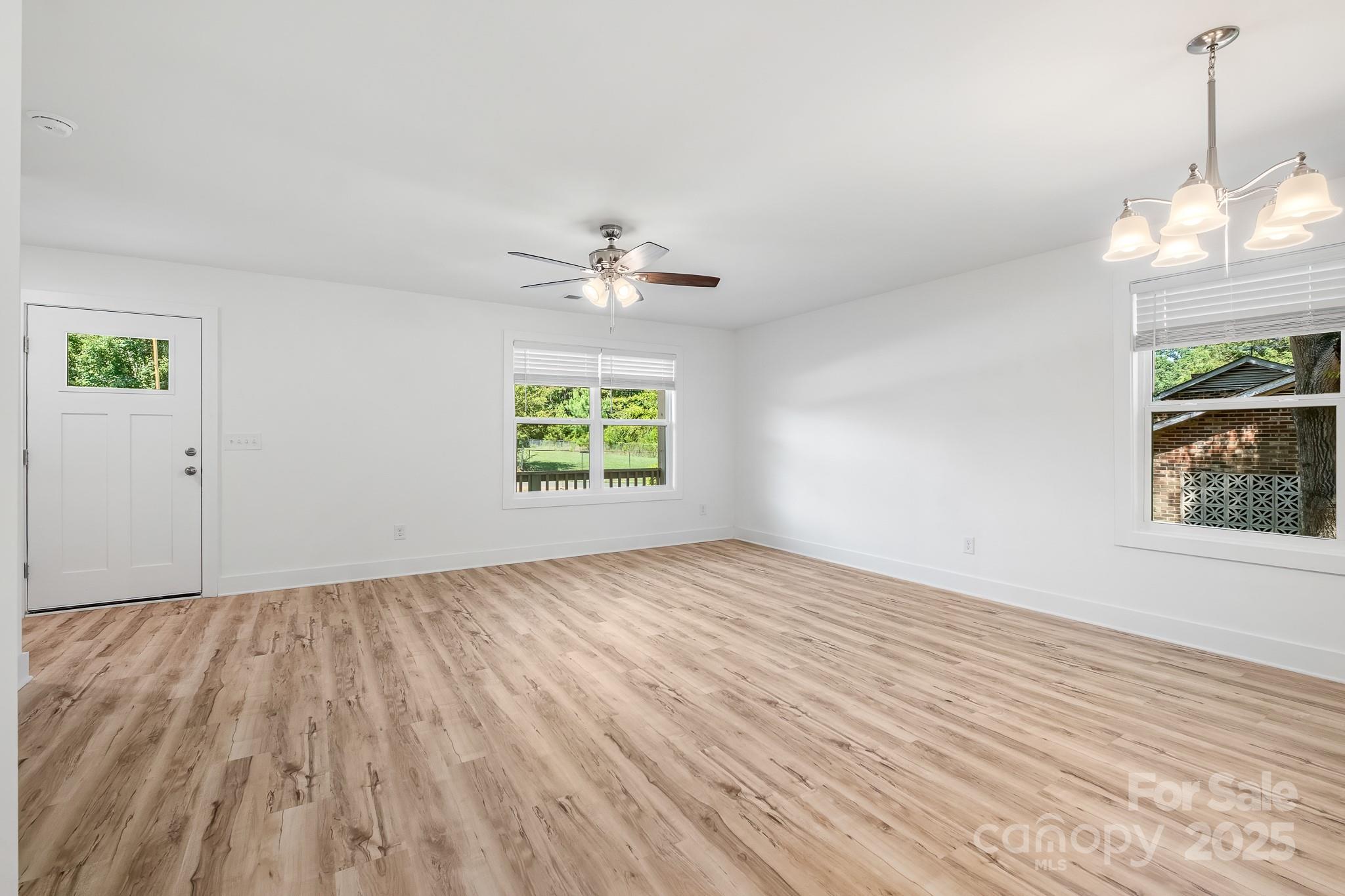 405 E Holly Street Property Photo 15