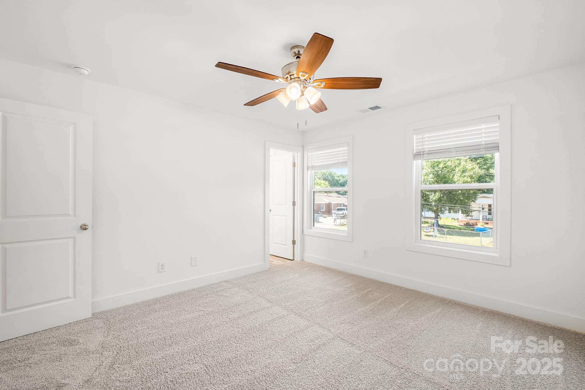 405 E Holly Street Property Photo 19