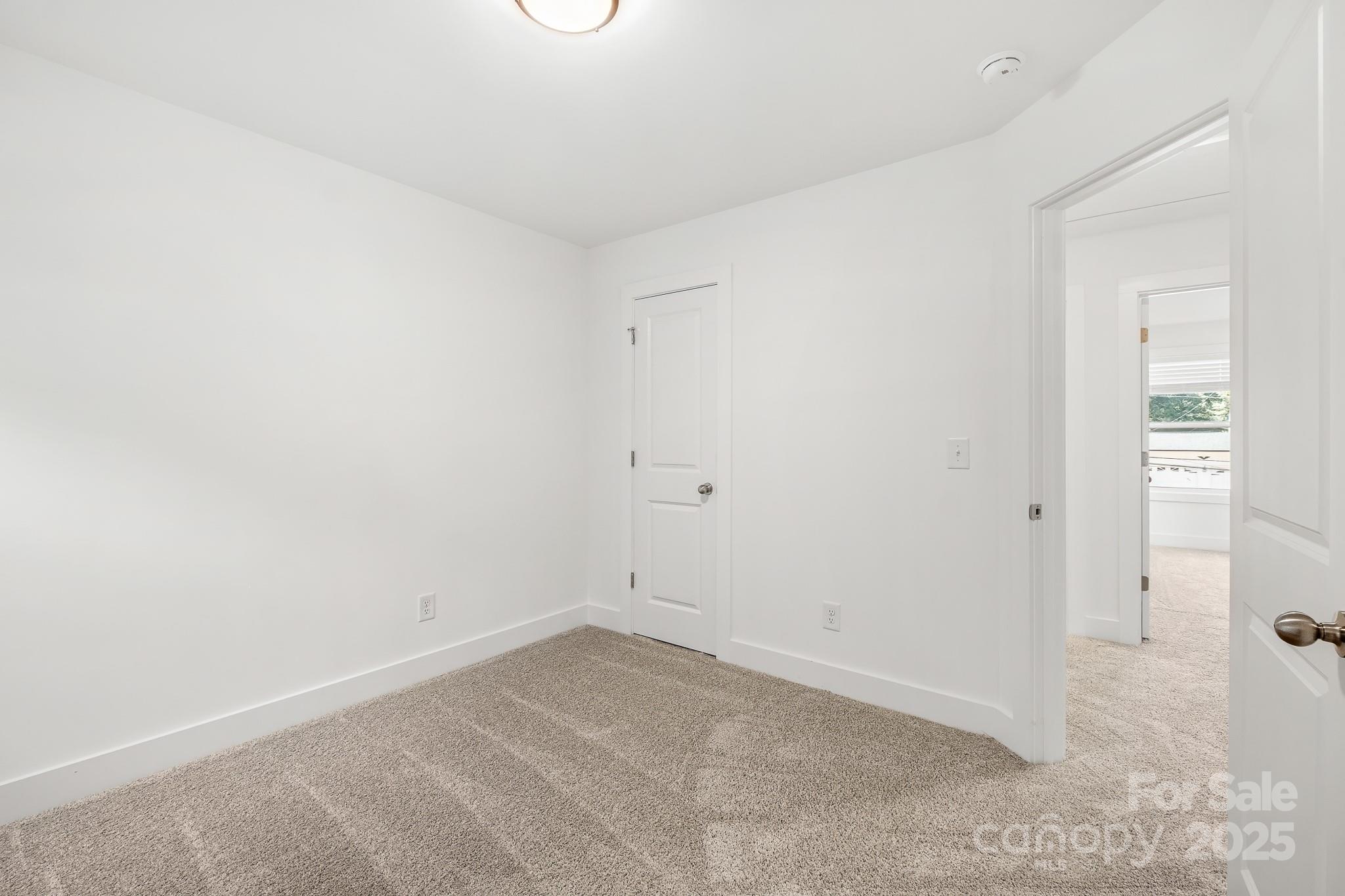 405 E Holly Street Property Photo 20