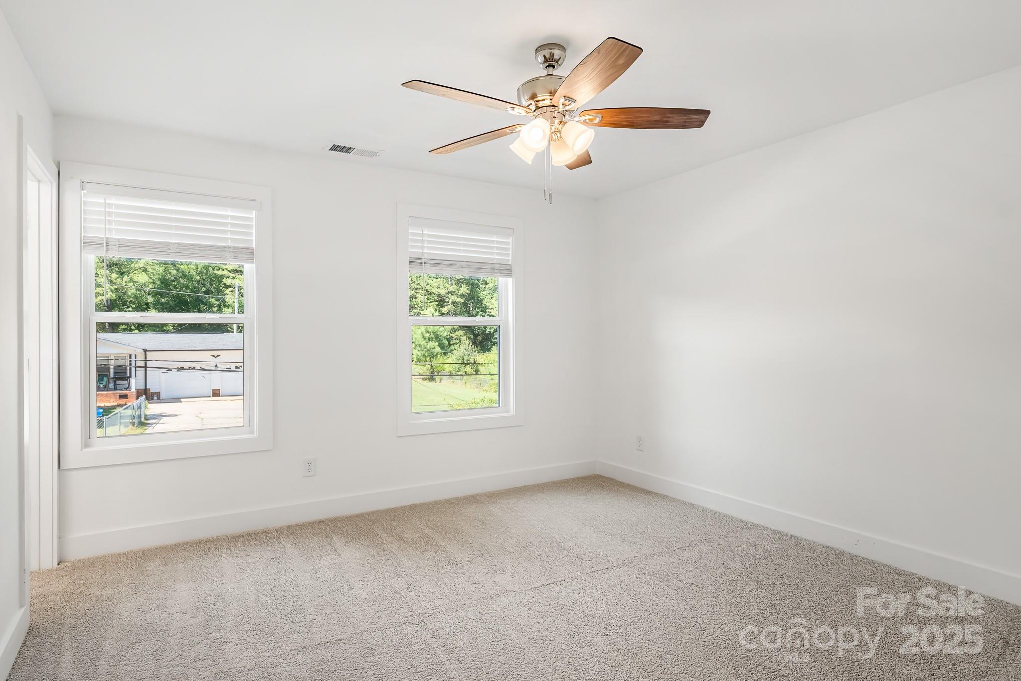 405 E Holly Street Property Photo 21