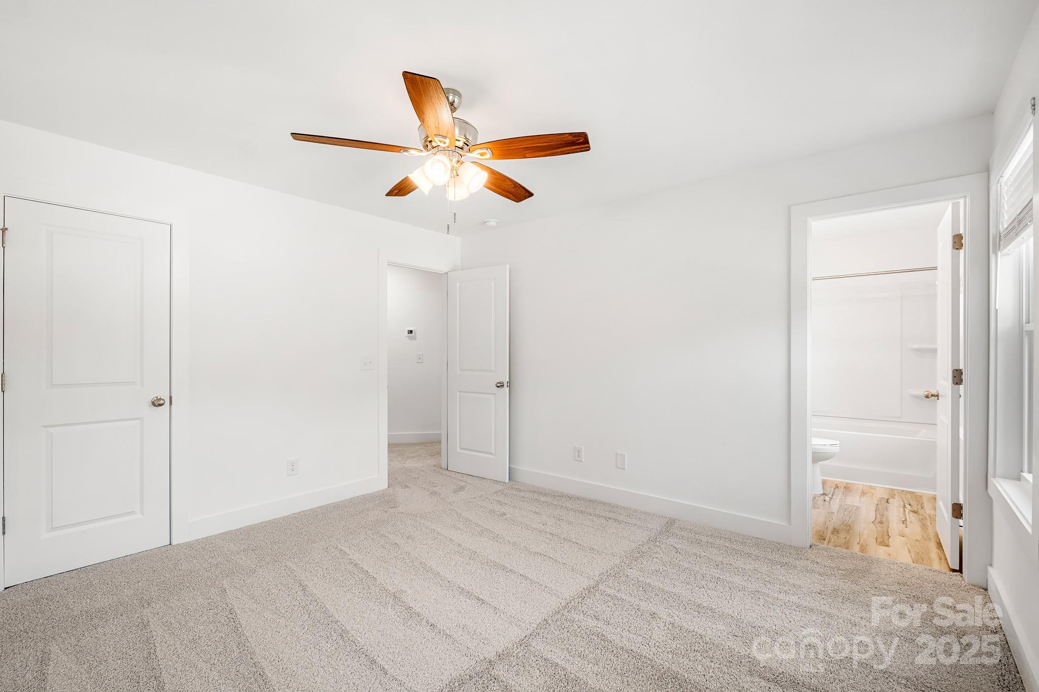 405 E Holly Street Property Photo 22