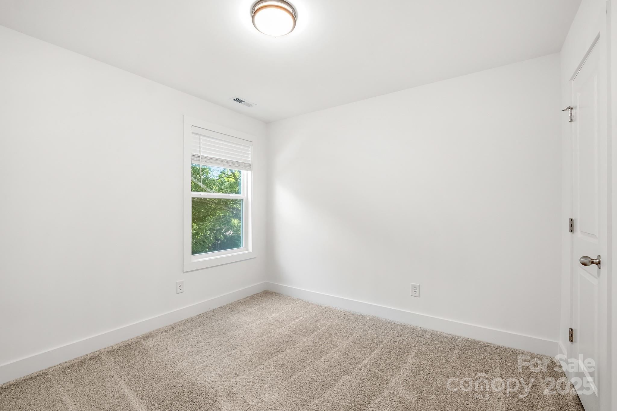 405 E Holly Street Property Photo 26