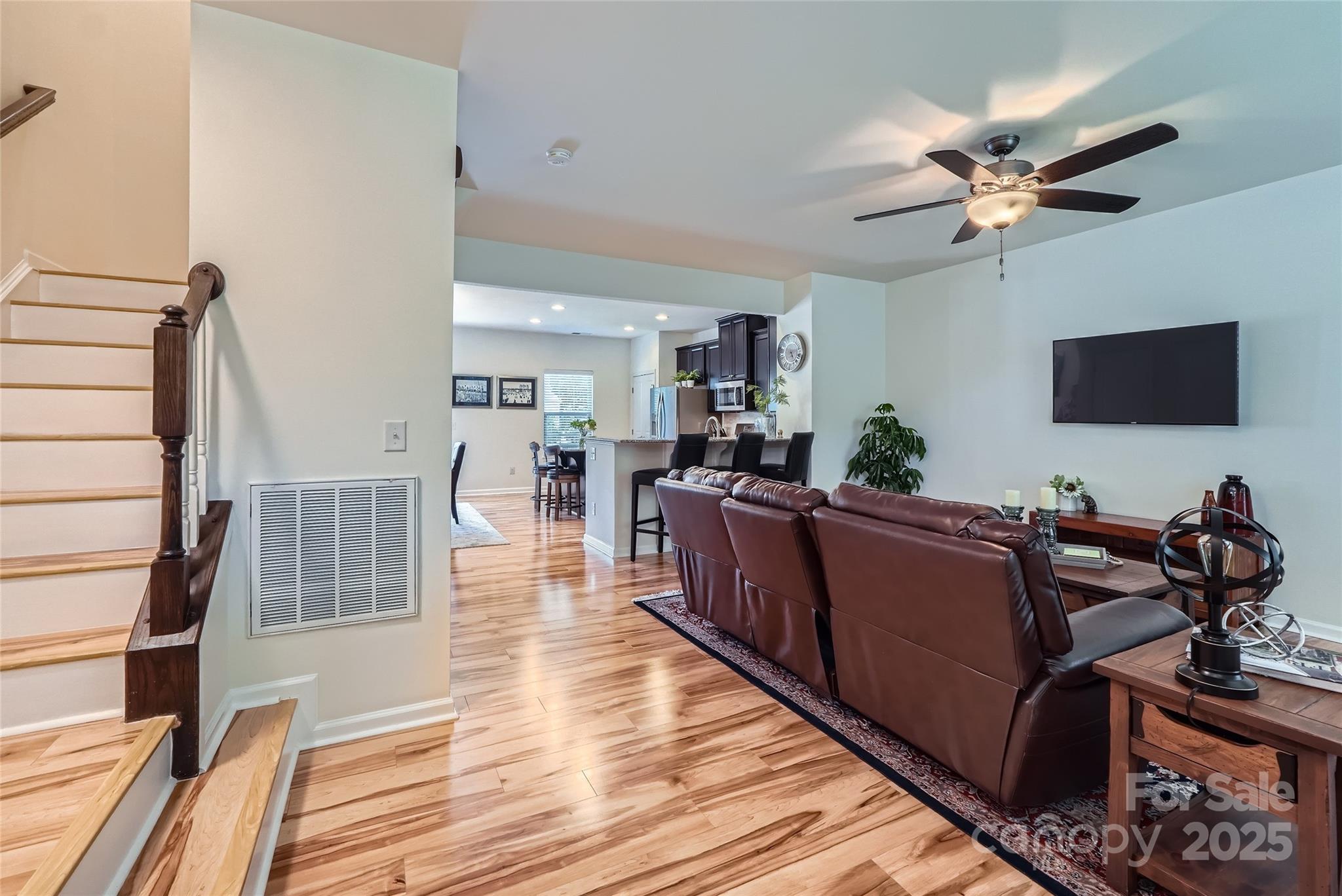 1727 Evergreen Drive Property Photo 4