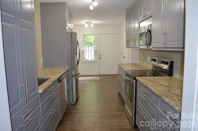 609 Crowfields Lane Property Photo 6