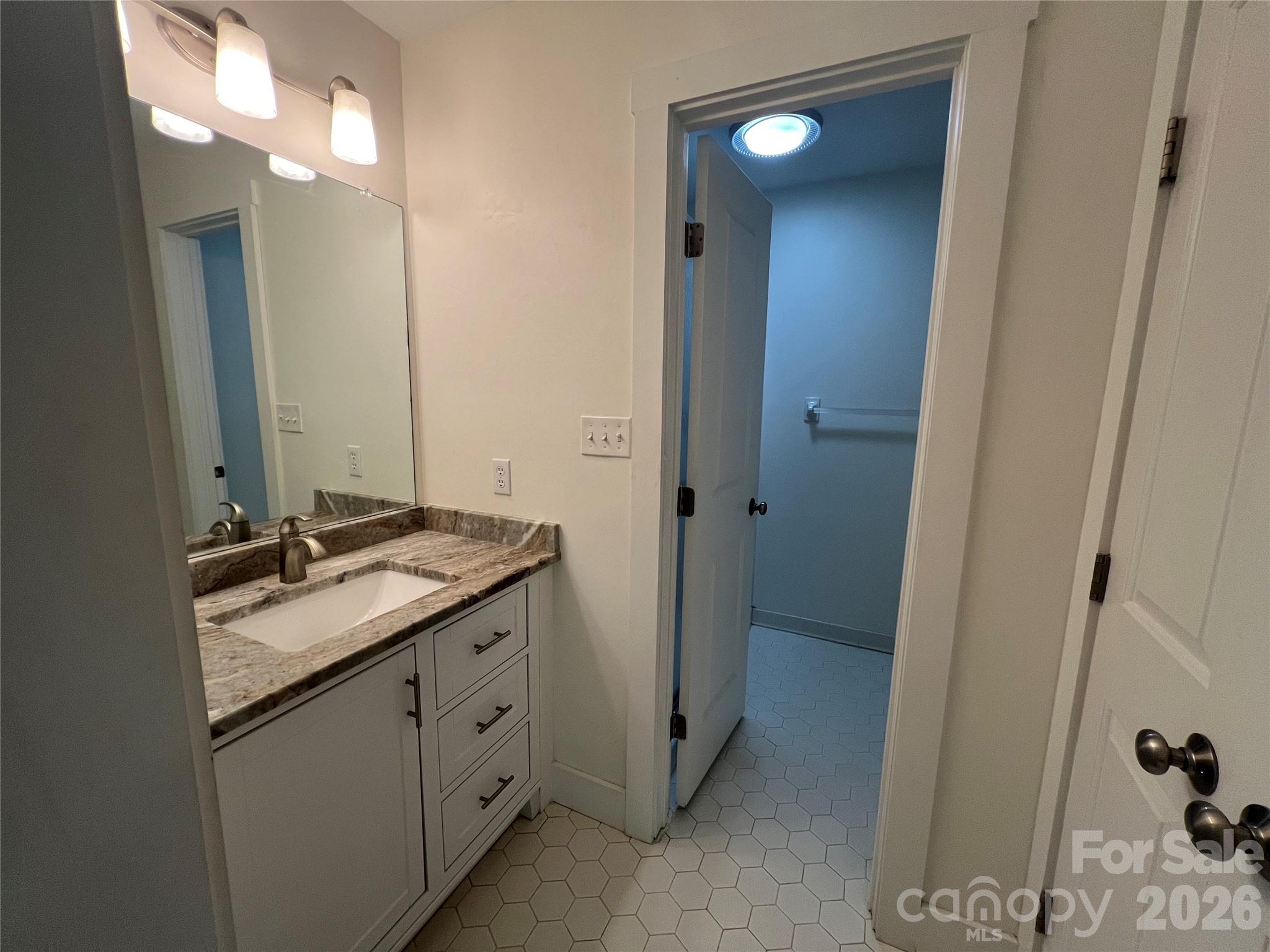 609 Crowfields Lane Property Photo 10