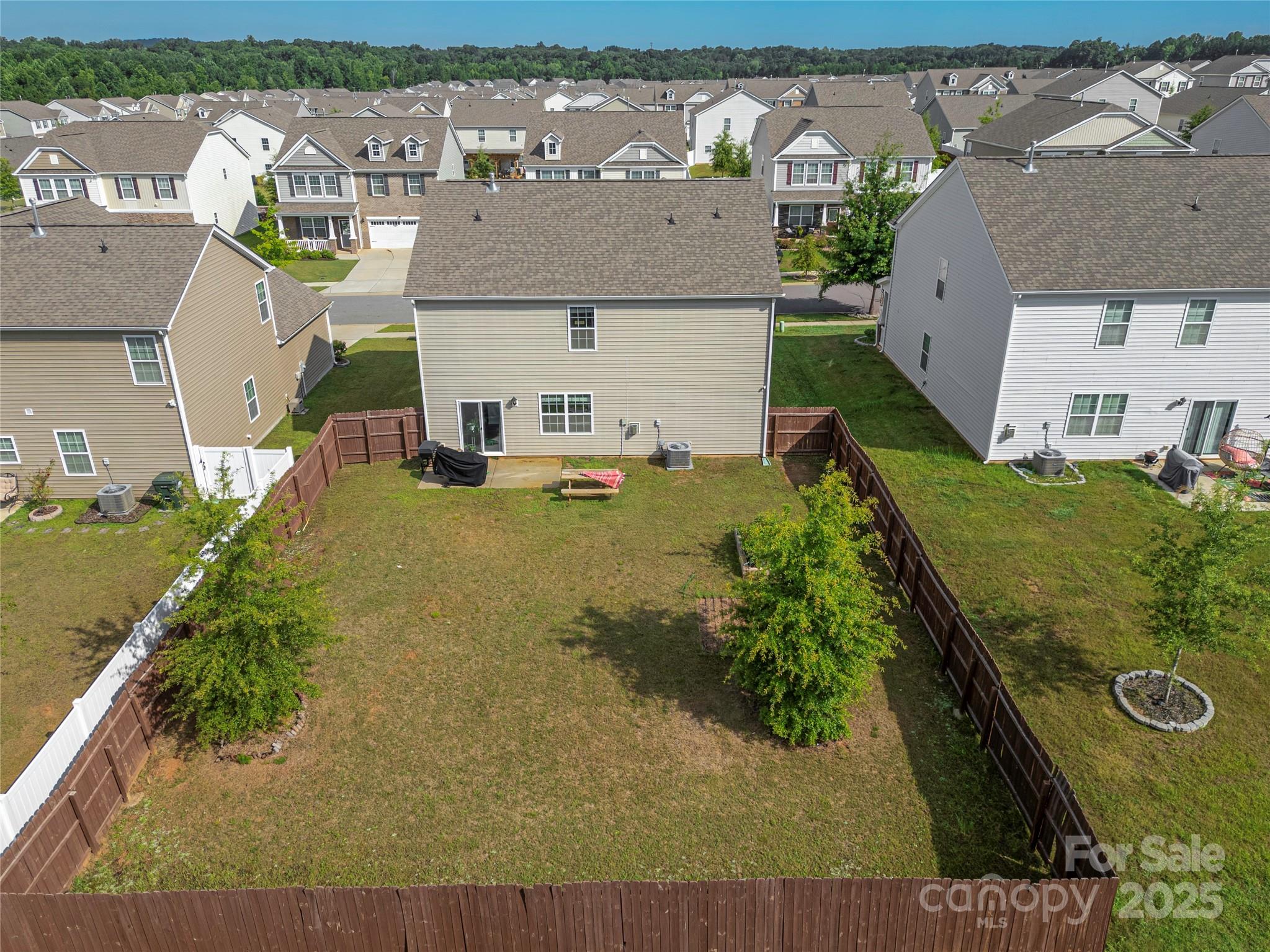 7577 Nolen Farm Drive Property Photo 3