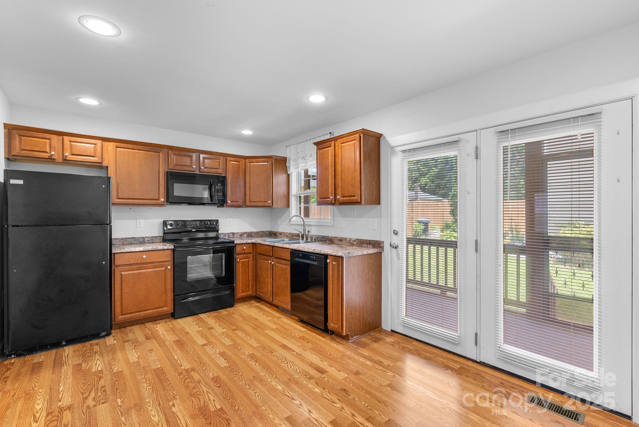 212 & 214 Portmanvilla Road Property Photo 8