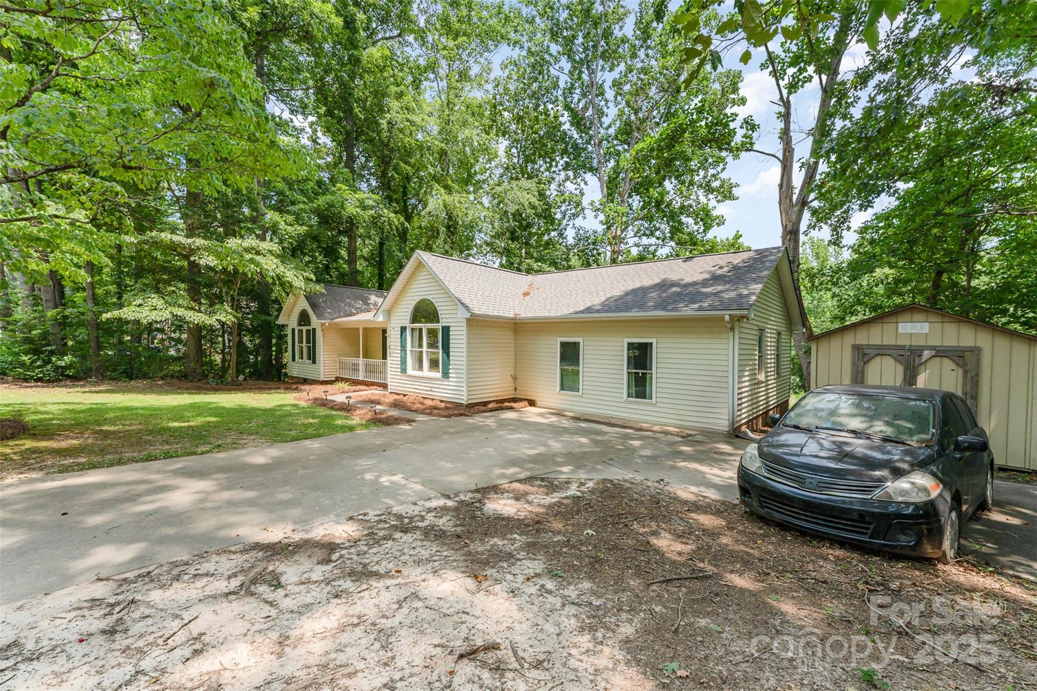 123 General Pemberton Street Property Photo 2