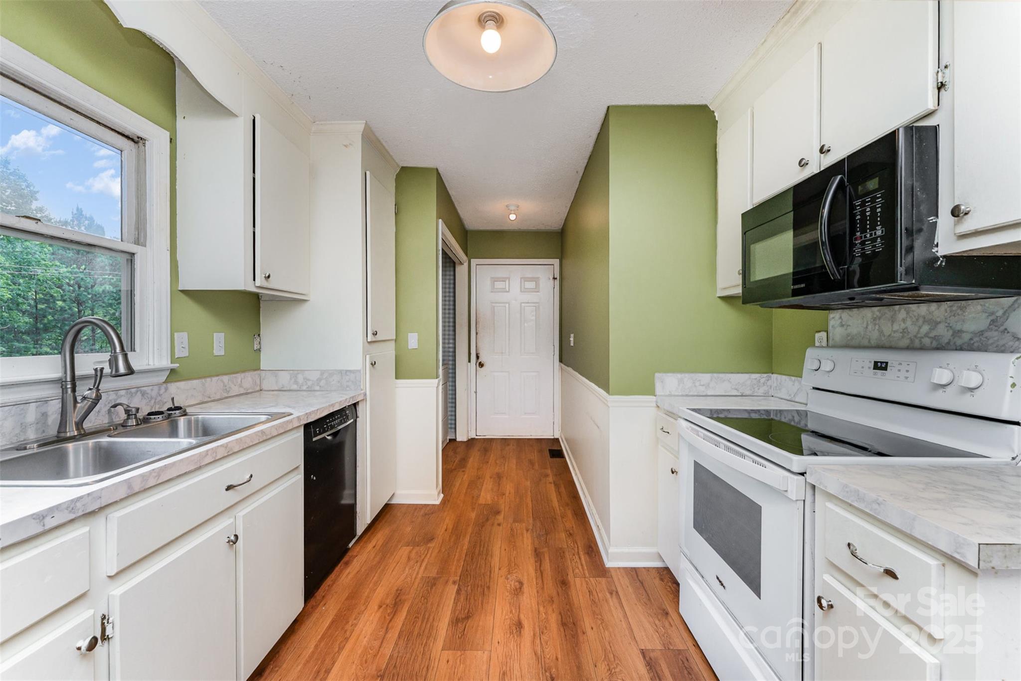 123 General Pemberton Street Property Photo 8