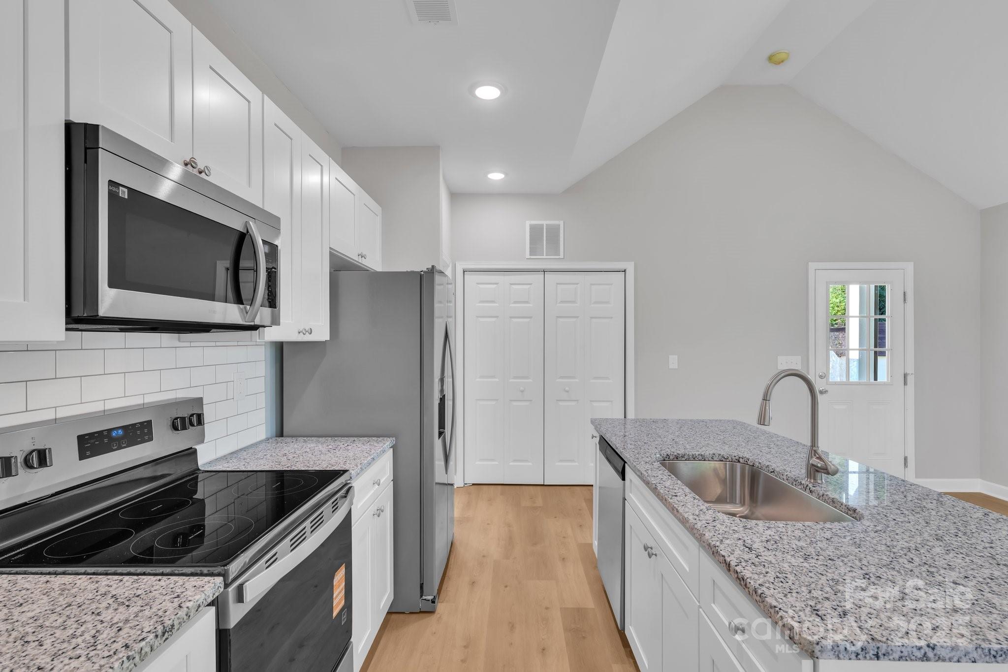 206 N Railroad Avenue Property Photo 11