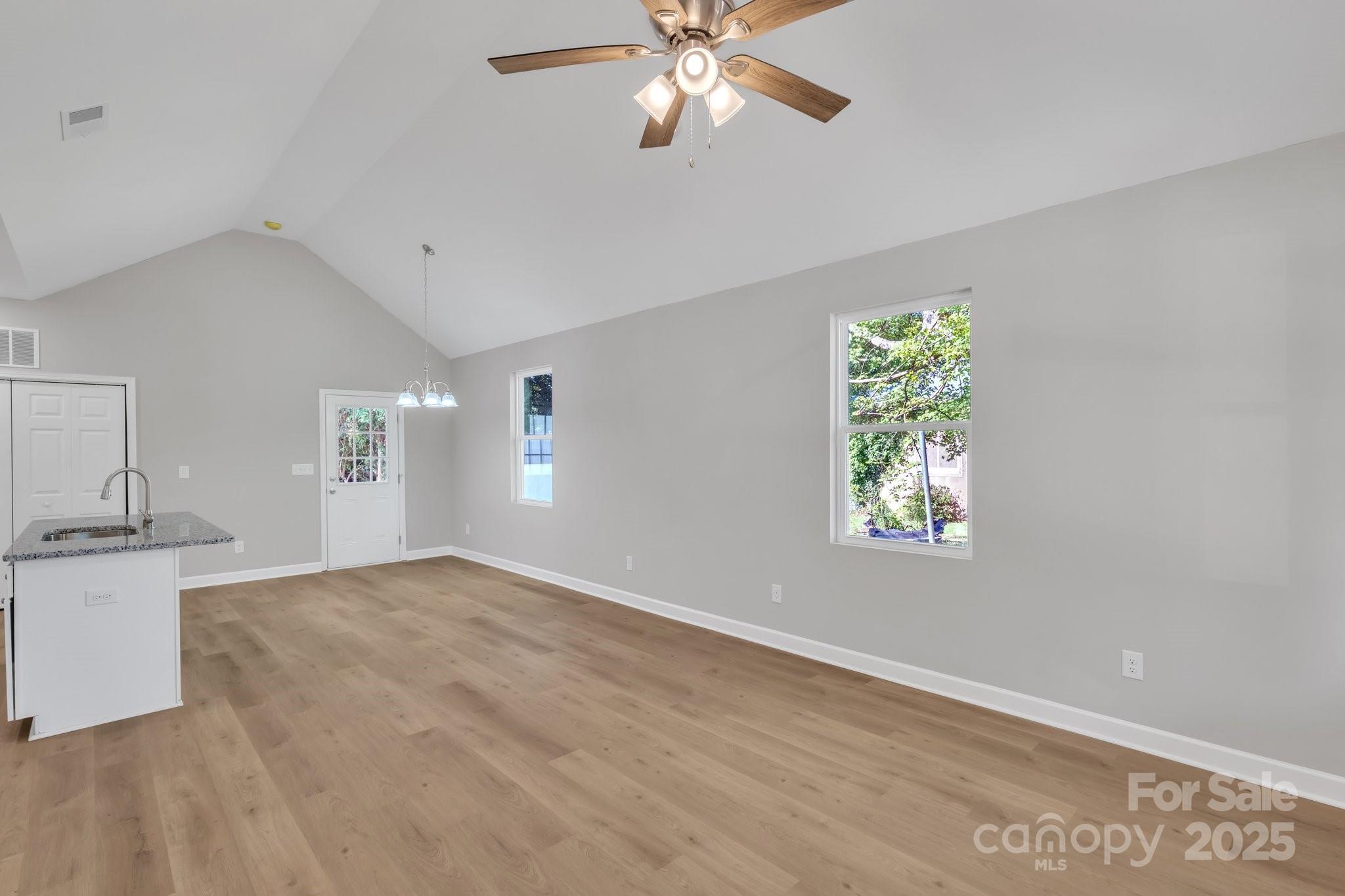 206 N Railroad Avenue Property Photo 21