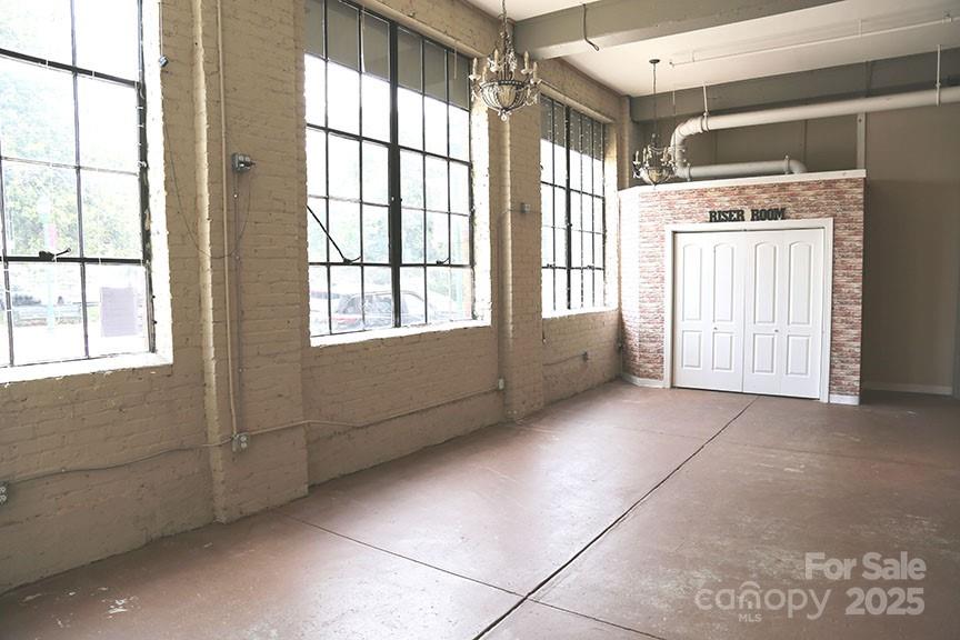 109 N Hayne Street 118 Property Photo 4