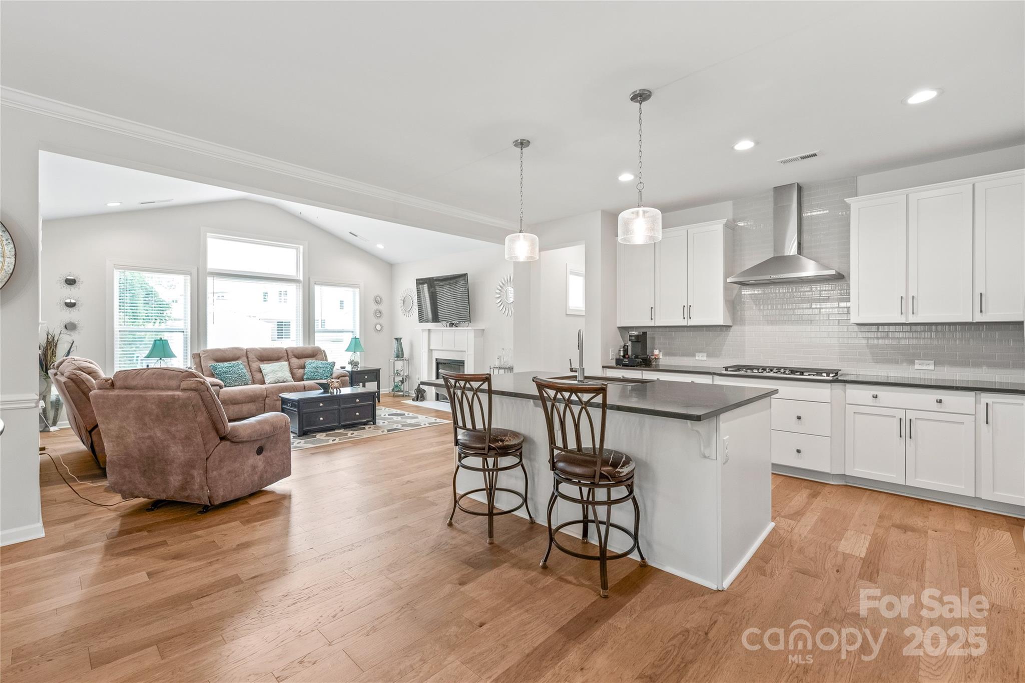 8100 Rolling Wheels Road Property Photo 10